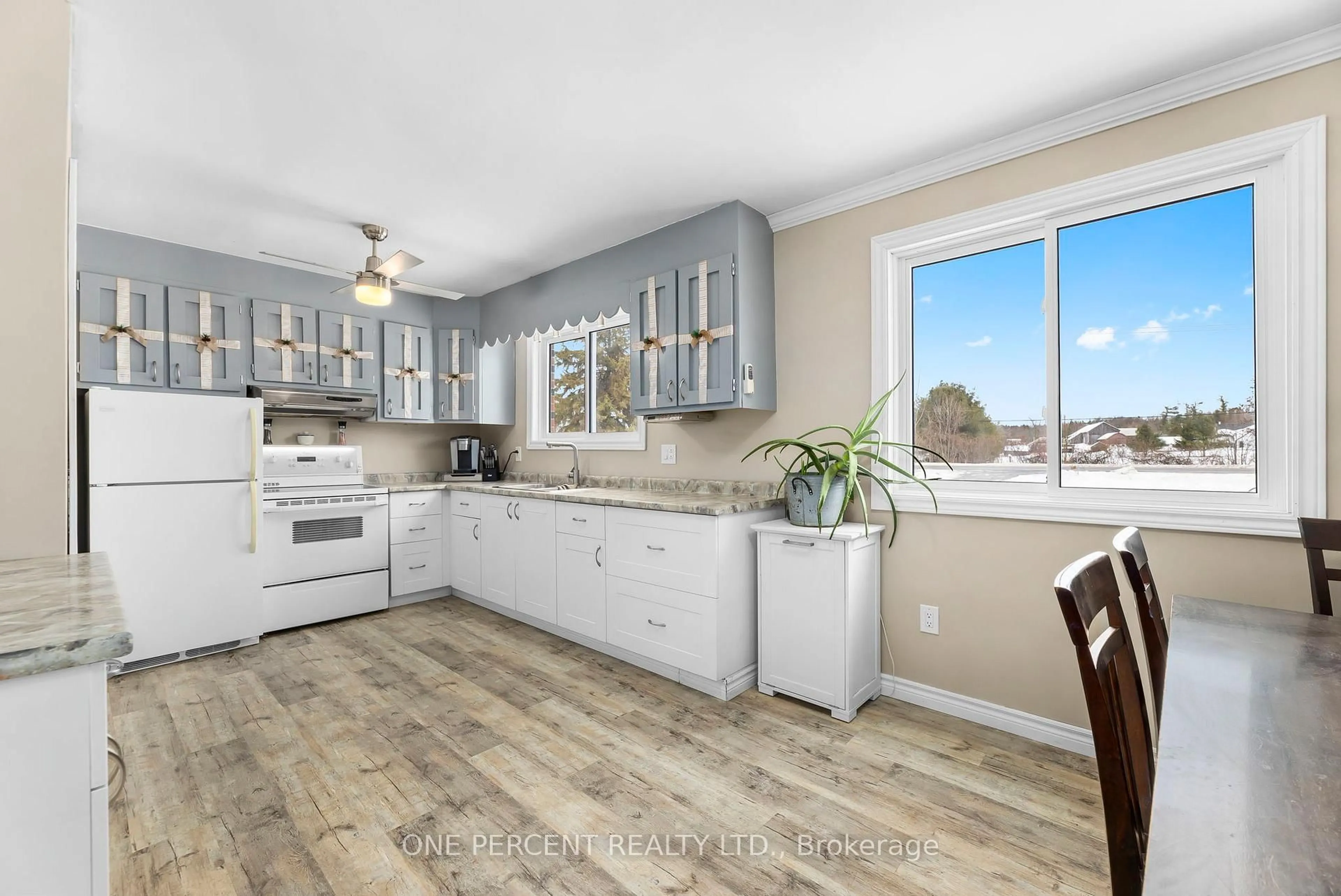 Open concept kitchen, unknown for 6077 Hwy 35, Kawartha Lakes Ontario K0M 1N0