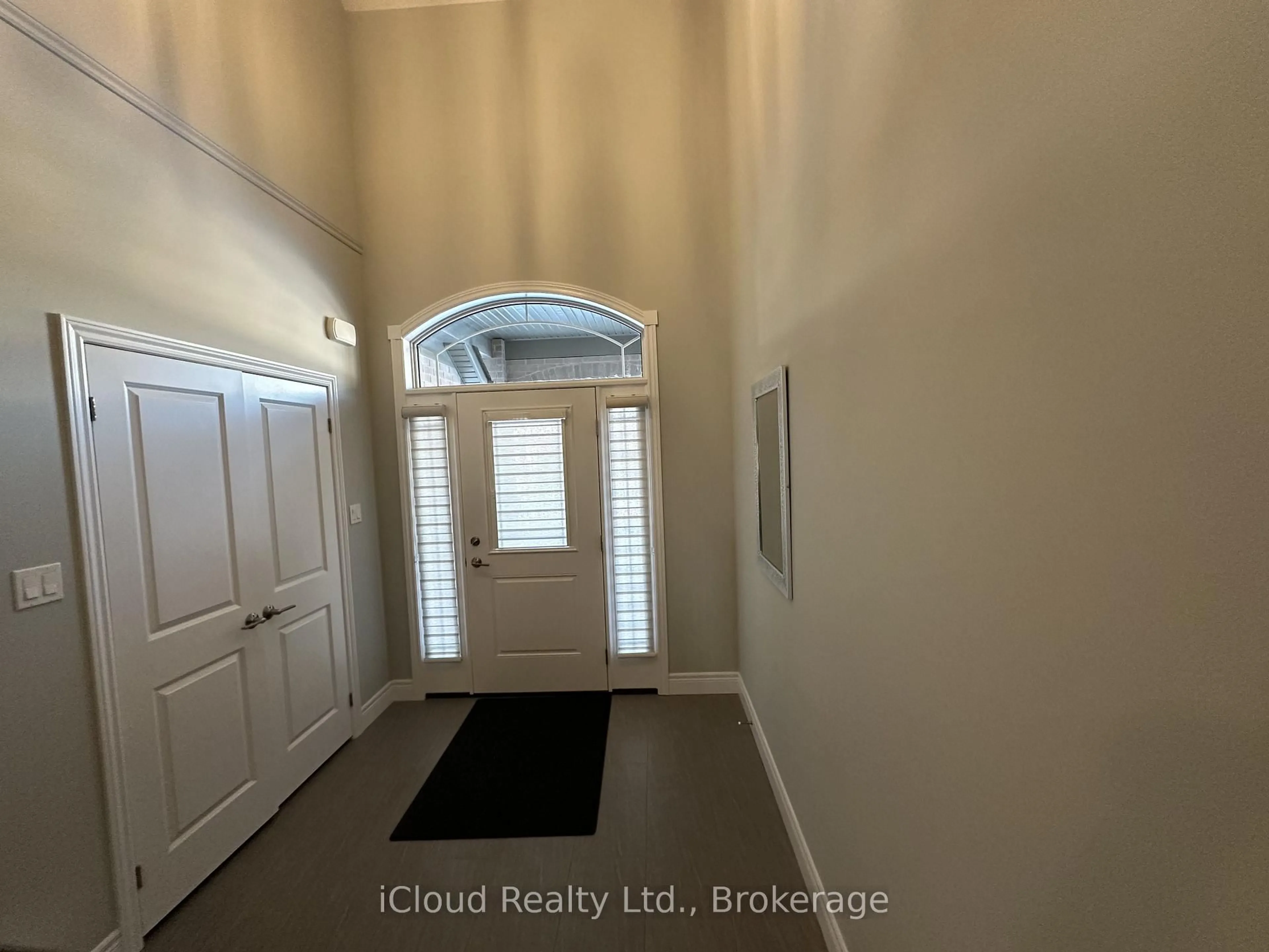 Indoor entryway for 106 Queensgate Cres, Woolwich Ontario N0B 1M0