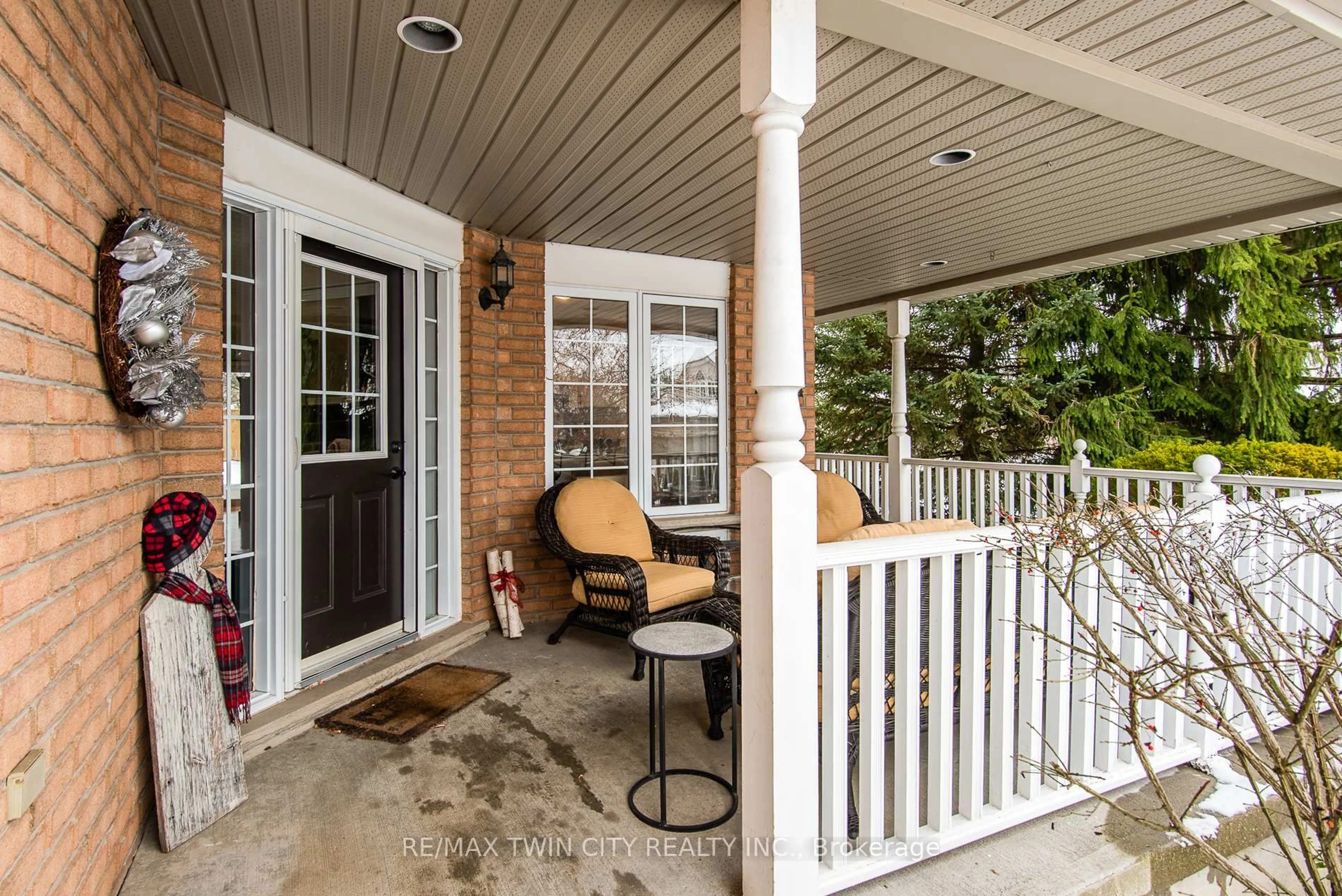 Patio, street for 148 Winding Wood Cres, Kitchener Ontario N2P 2L6