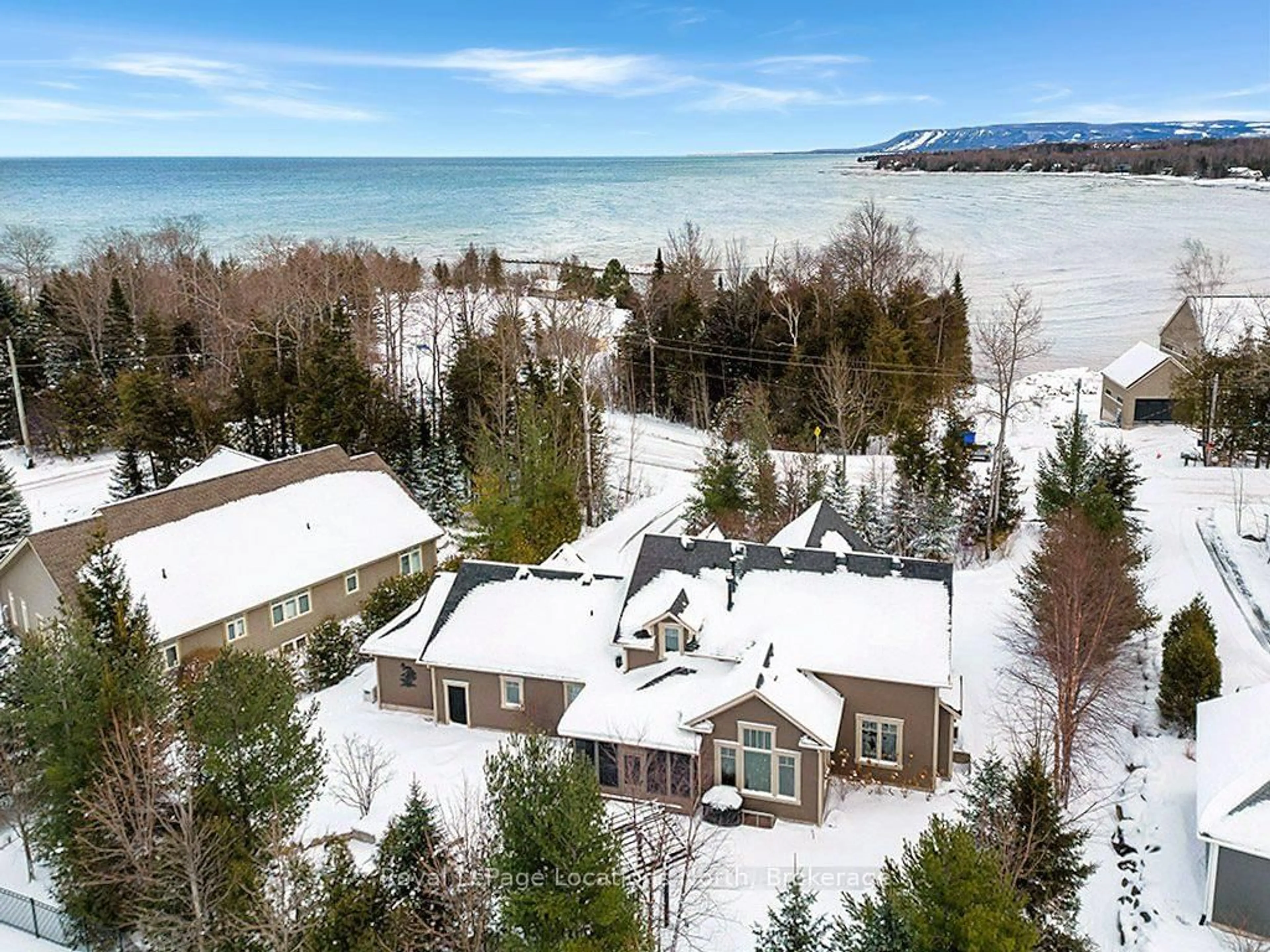 A pic from outside/outdoor area/front of a property/back of a property/a pic from drone, water/lake/river/ocean view for 376 Sunset Blvd, Blue Mountains Ontario N0H 2P0