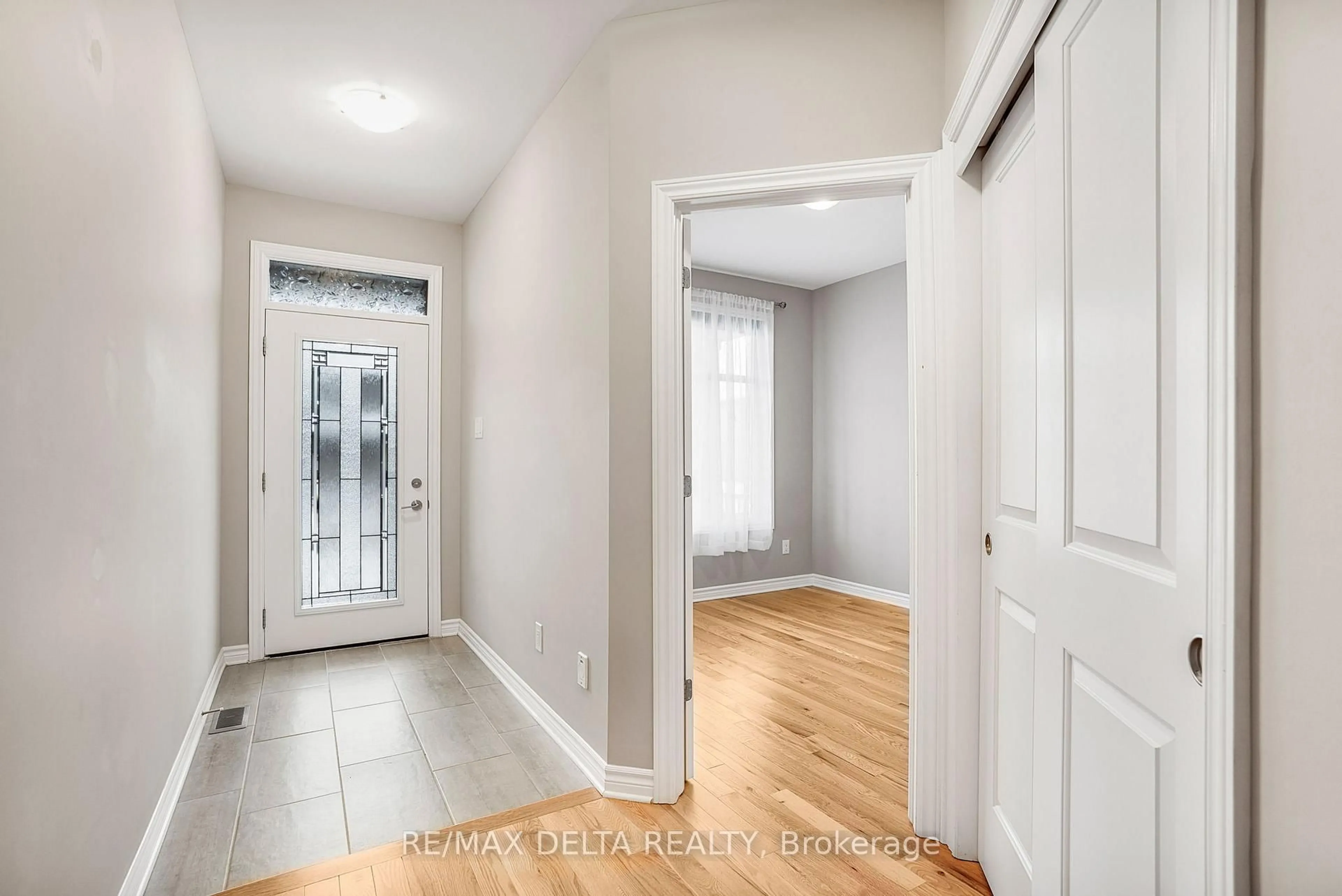 Indoor entryway for 258 De L'étang St, Clarence-Rockland Ontario K4K 0K1