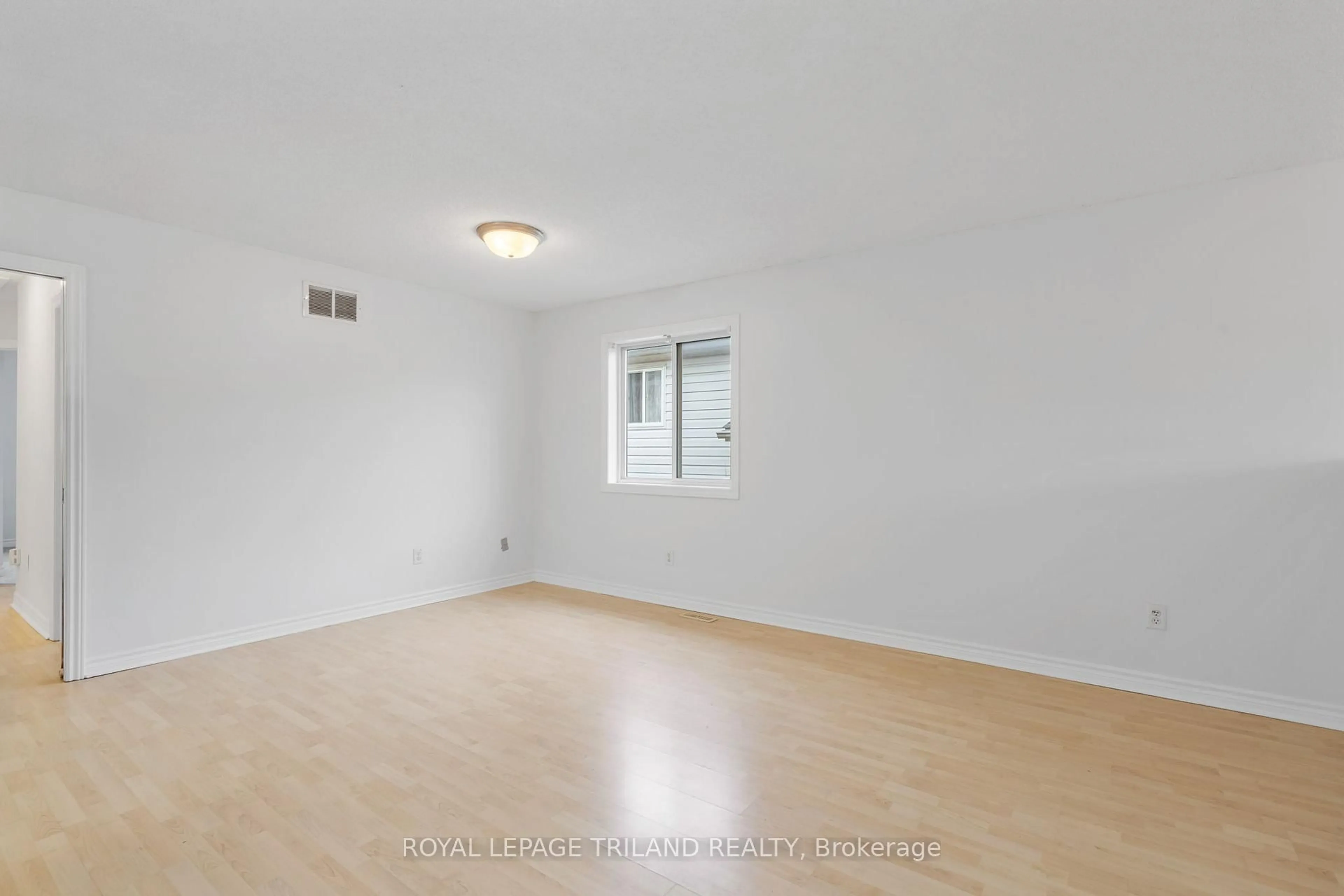 A pic of a room for 1024 Blythwood Rd, London North Ontario N6H 5W2