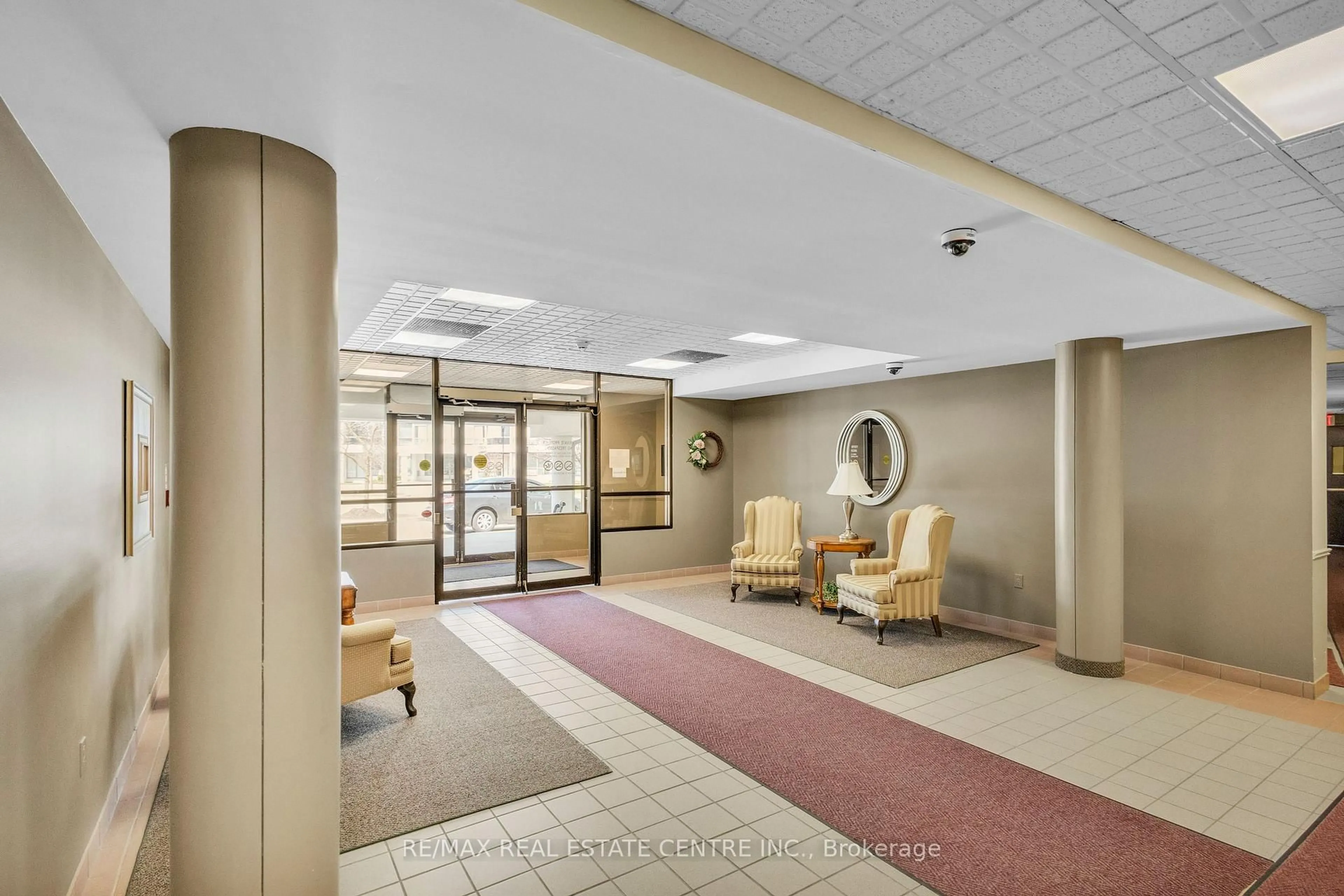 Indoor foyer for 105 BAGOT St #202, Guelph Ontario N1H 8H4