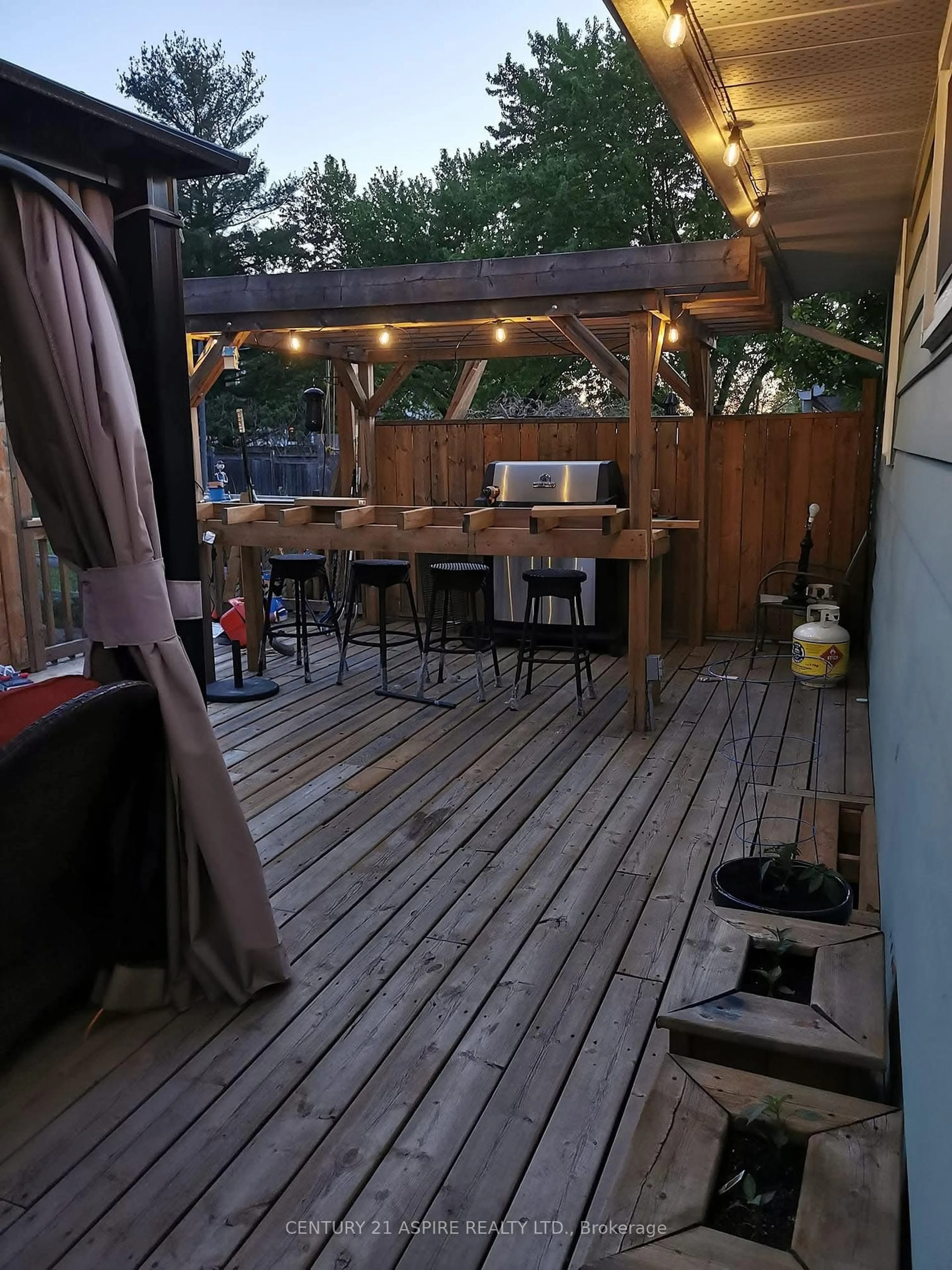 Patio, street for 9 James St, Petawawa Ontario K8H 3B4