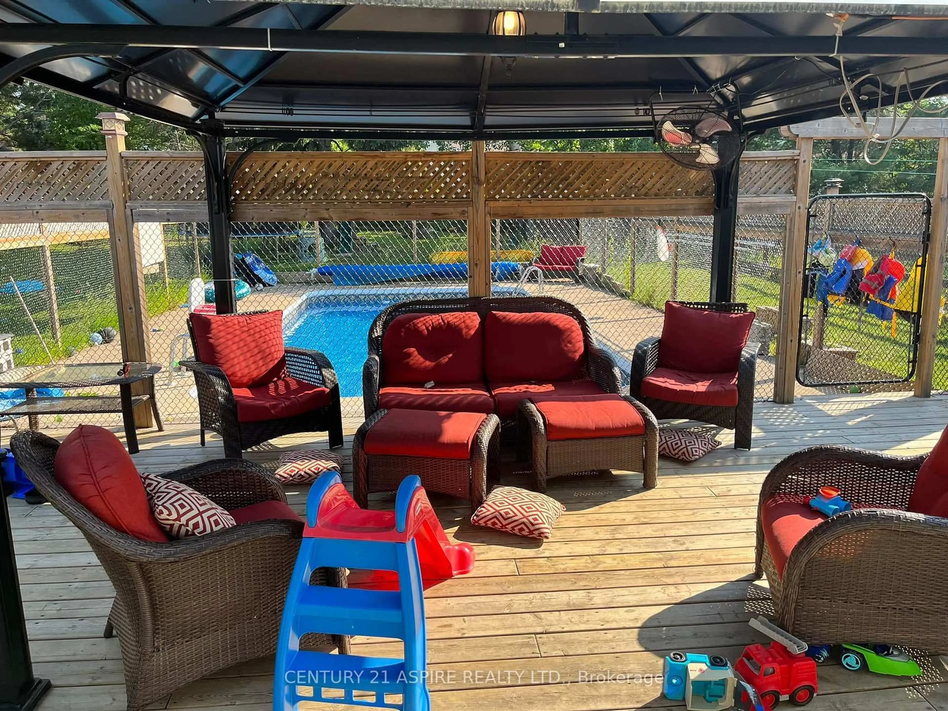 Patio, unknown for 9 James St, Petawawa Ontario K8H 3B4