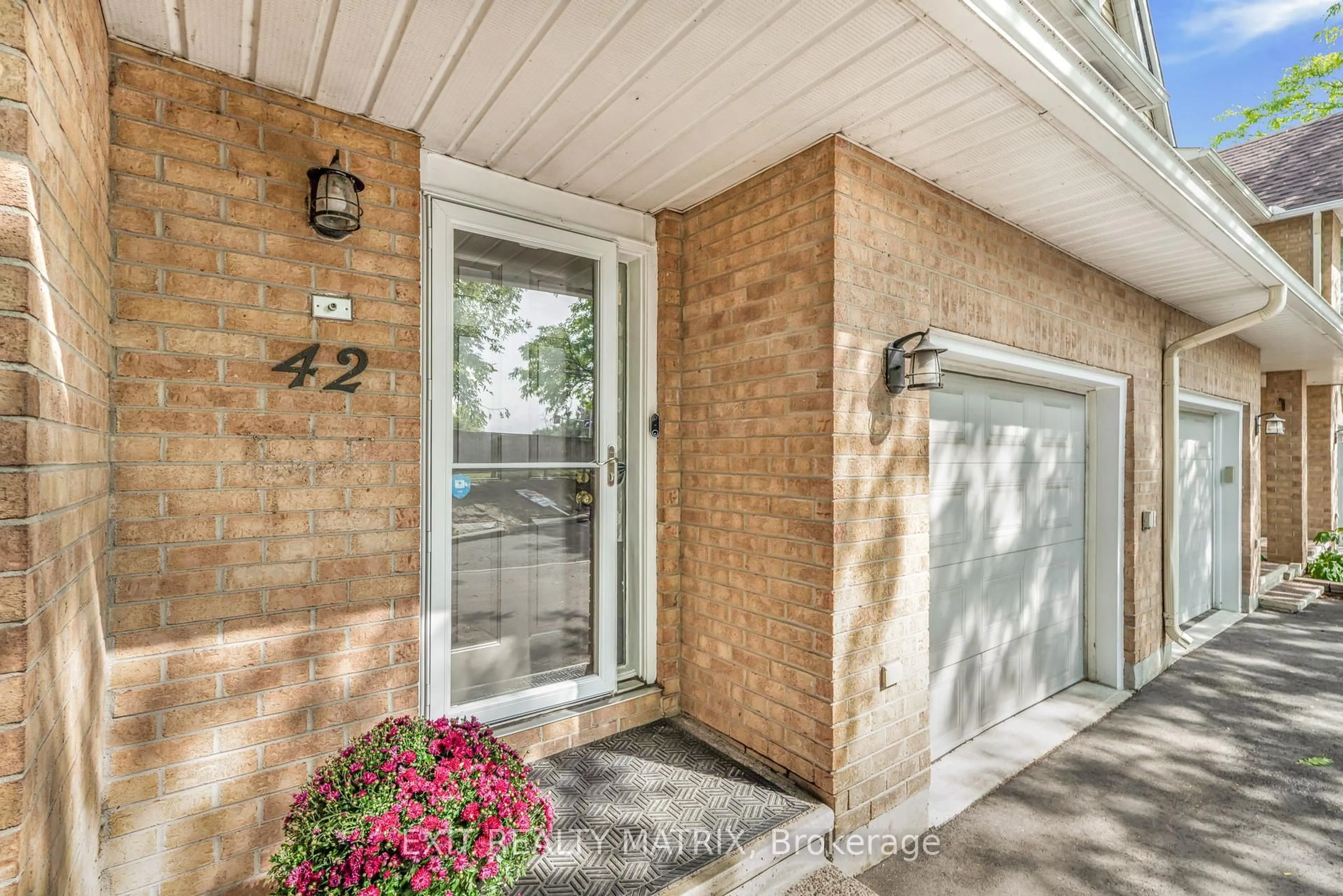 Indoor entryway for 42 Oakhaven Private #26, Ottawa Ontario K1K 4K1