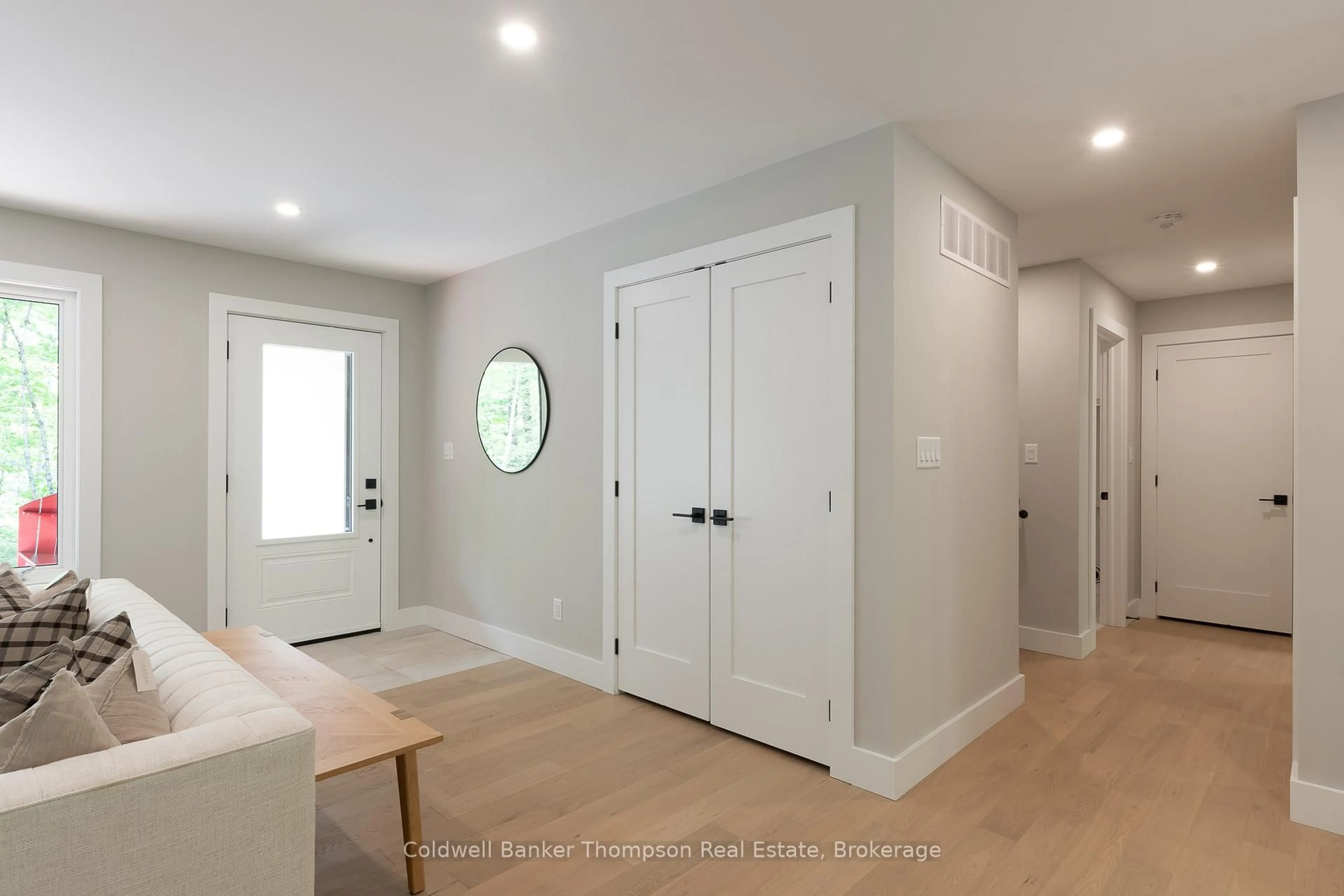 Indoor entryway for 1854 Old Muskoka Rd, Huntsville Ontario P0B 1M0