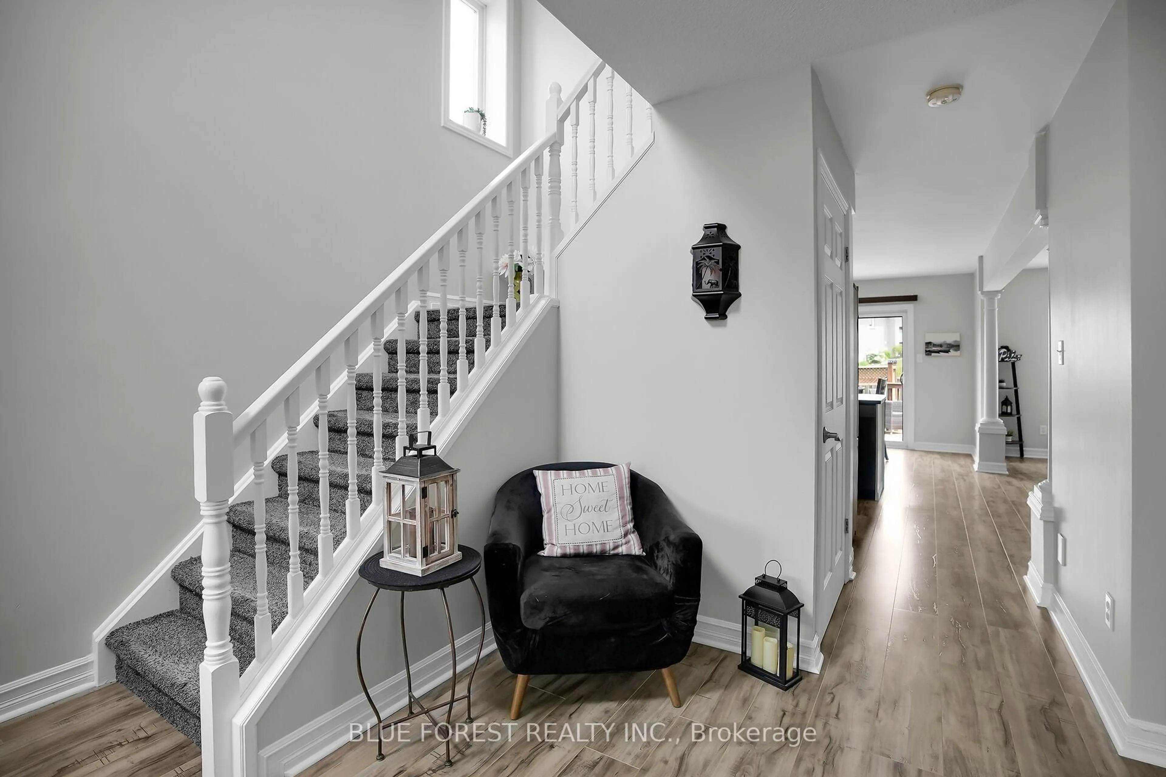 Indoor entryway for 2949 Meadowgate Blvd, London South Ontario N6M 1L3