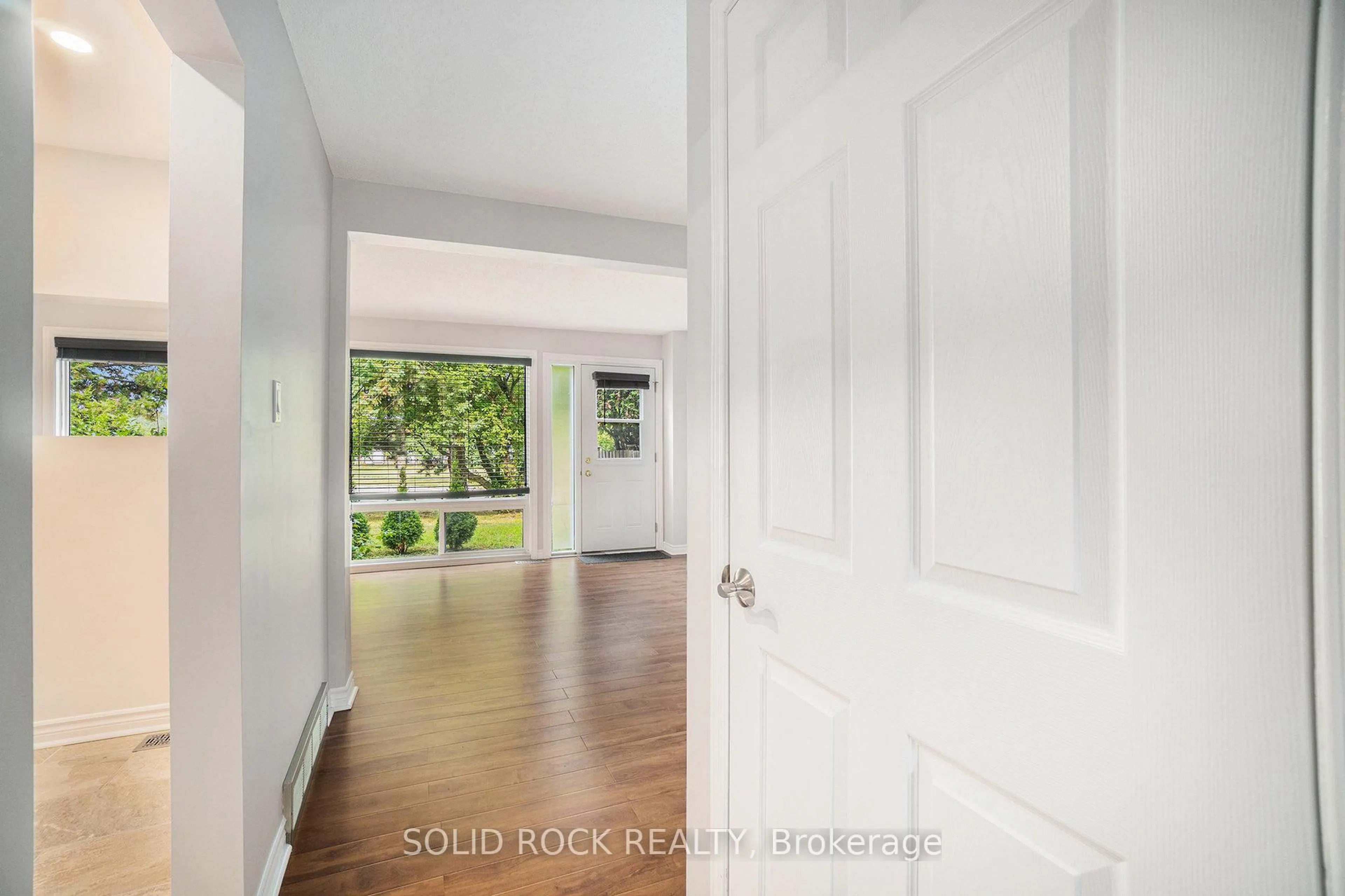 Indoor entryway for 4573 Carrington Pl #34, Ottawa Ontario K1B 4P8