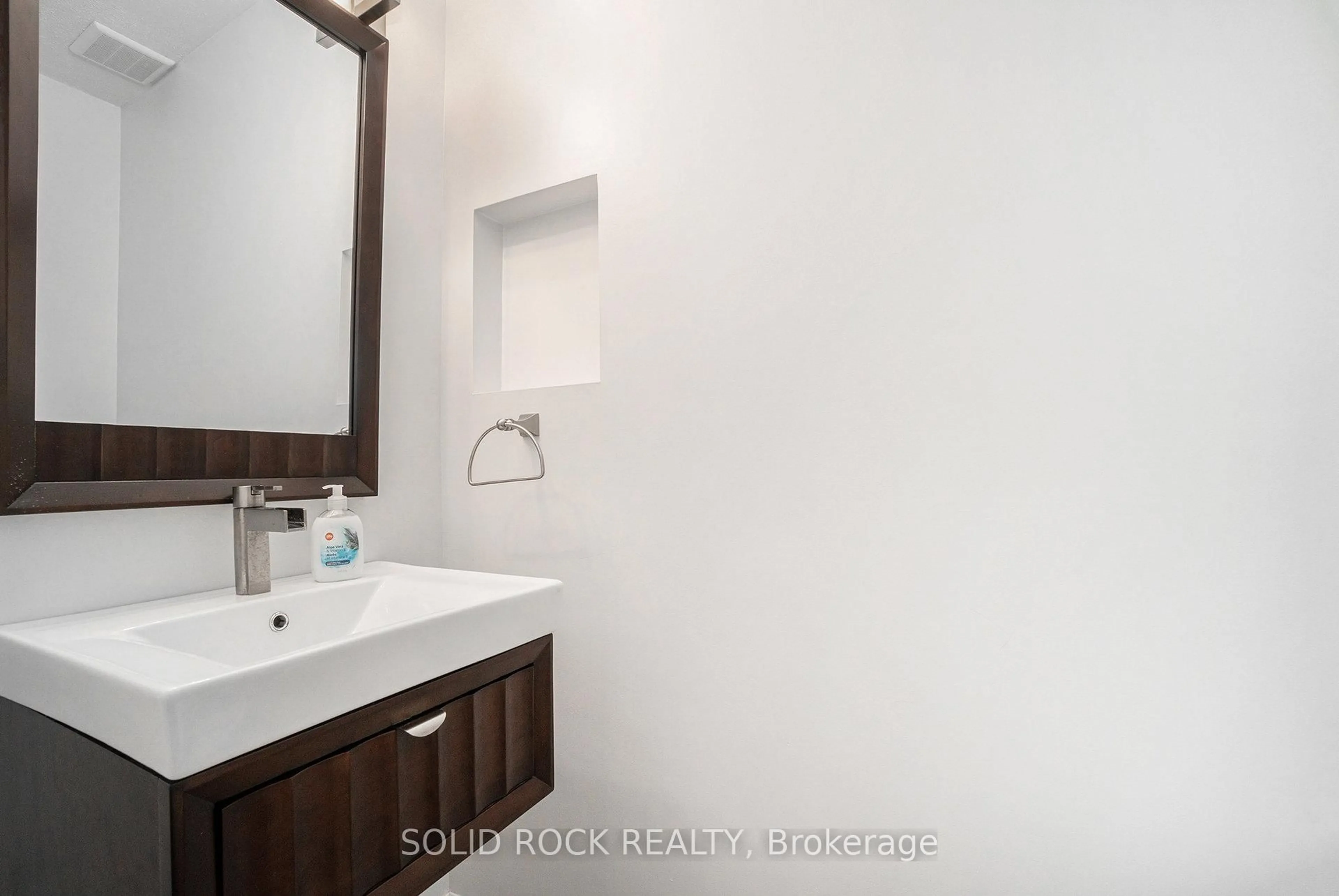 Standard bathroom, unknown for 4573 Carrington Pl #34, Ottawa Ontario K1B 4P8