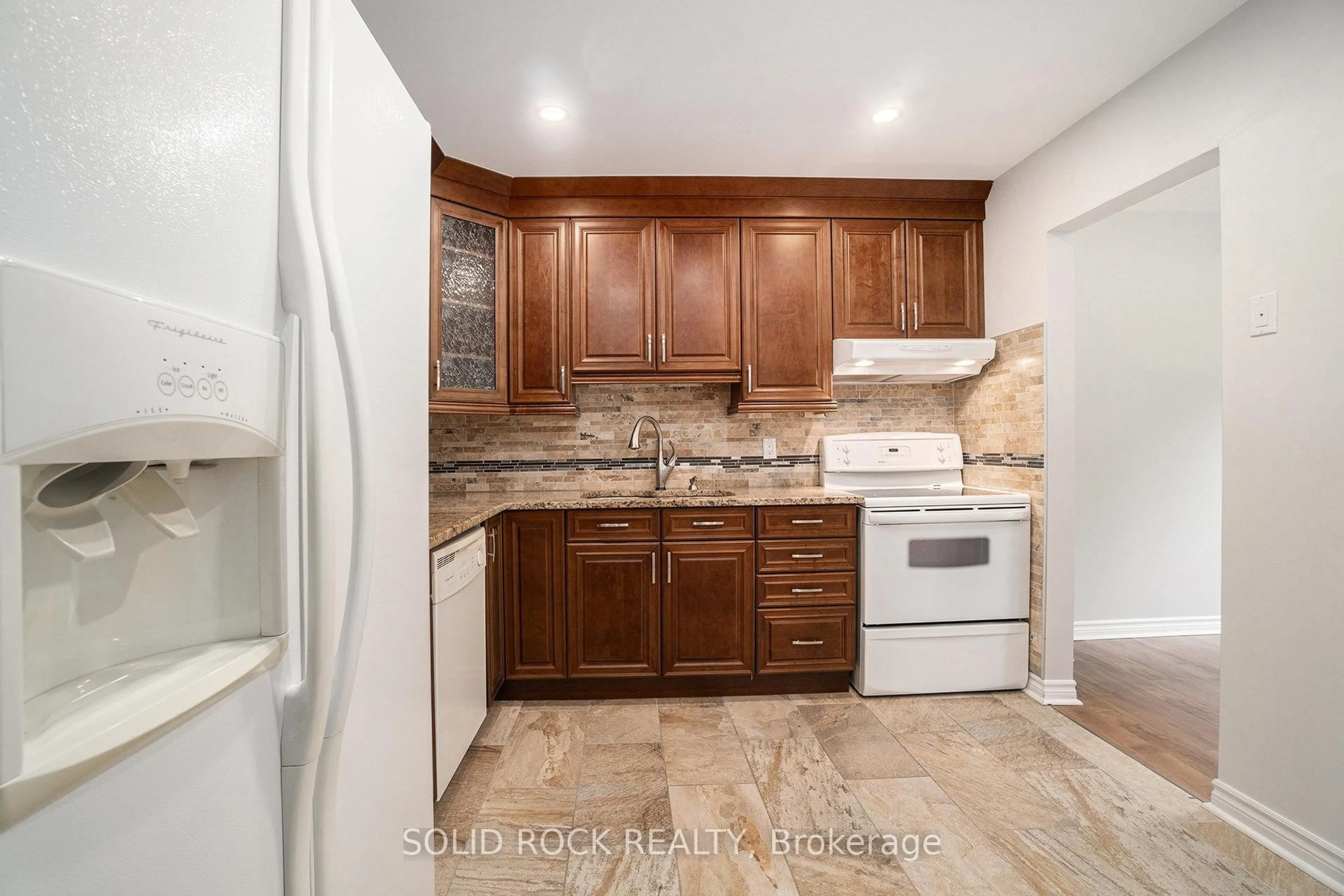 Standard kitchen, ceramic/tile floor for 4573 Carrington Pl #34, Ottawa Ontario K1B 4P8