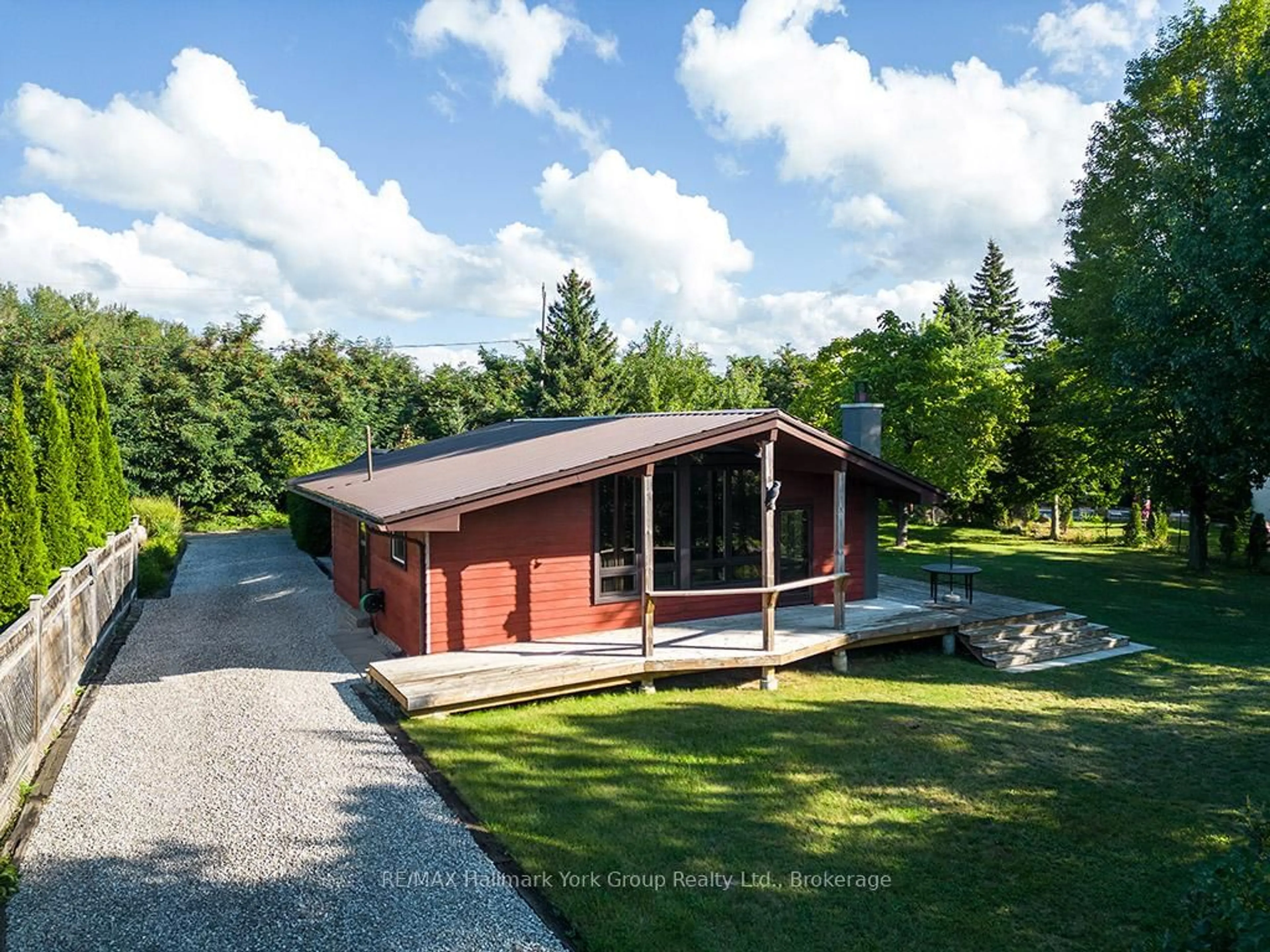 A pic from outside/outdoor area/front of a property/back of a property/a pic from drone, unknown for 104 Ridgeview Dr, Blue Mountains Ontario L9Y 3Z2