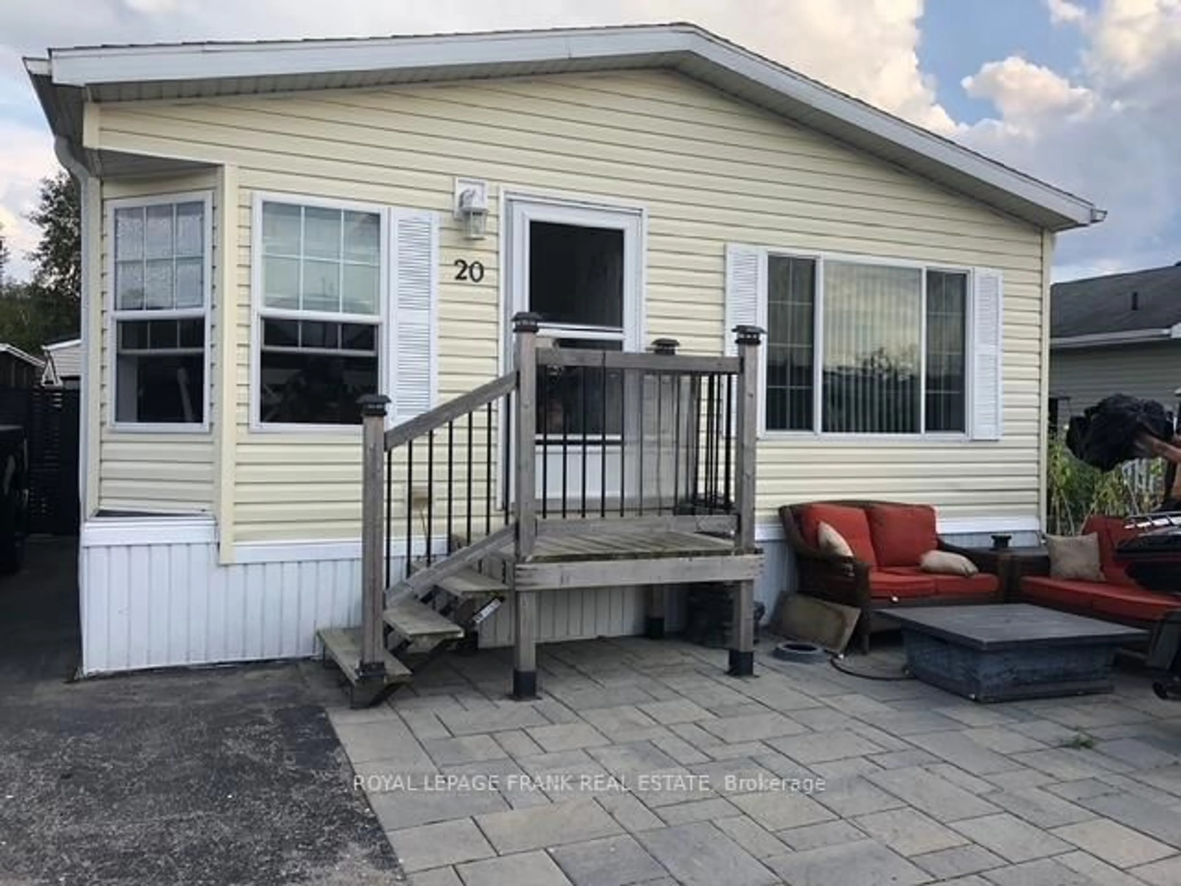 Patio, unknown for 20 ELM ST PVT St, Puslinch Ontario N0B 2J0