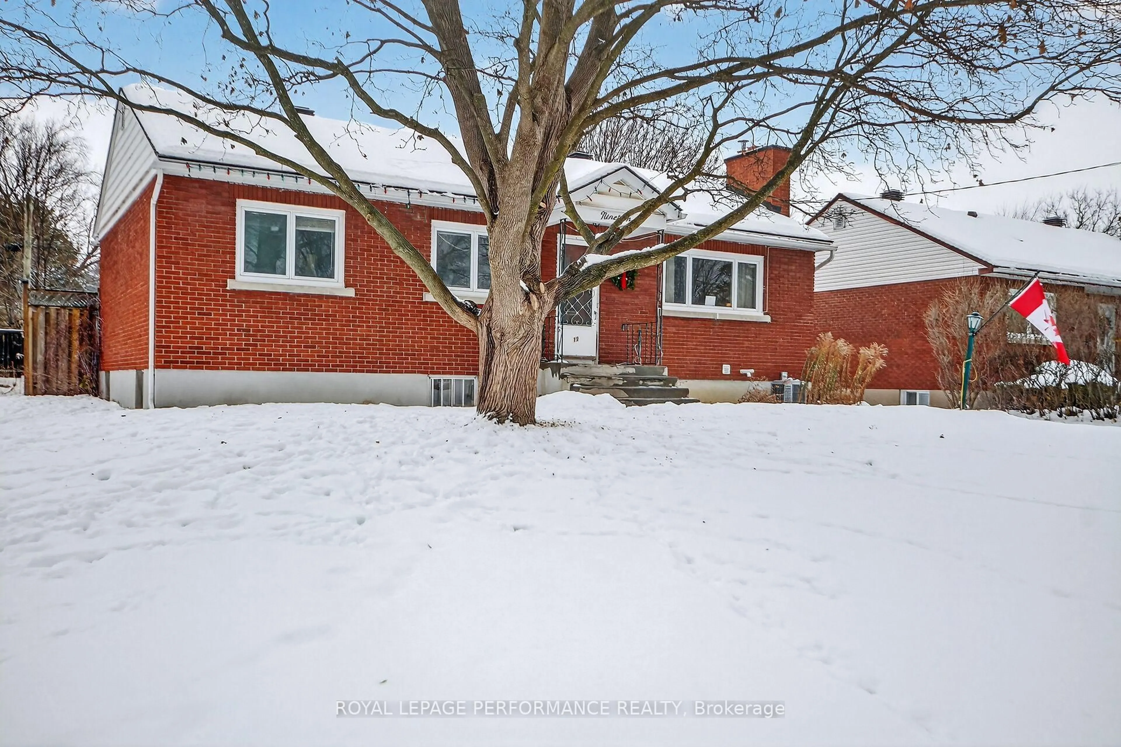 A pic from outside/outdoor area/front of a property/back of a property/a pic from drone, street for 19 Mowat St, Ottawa Ontario K1J 6R1