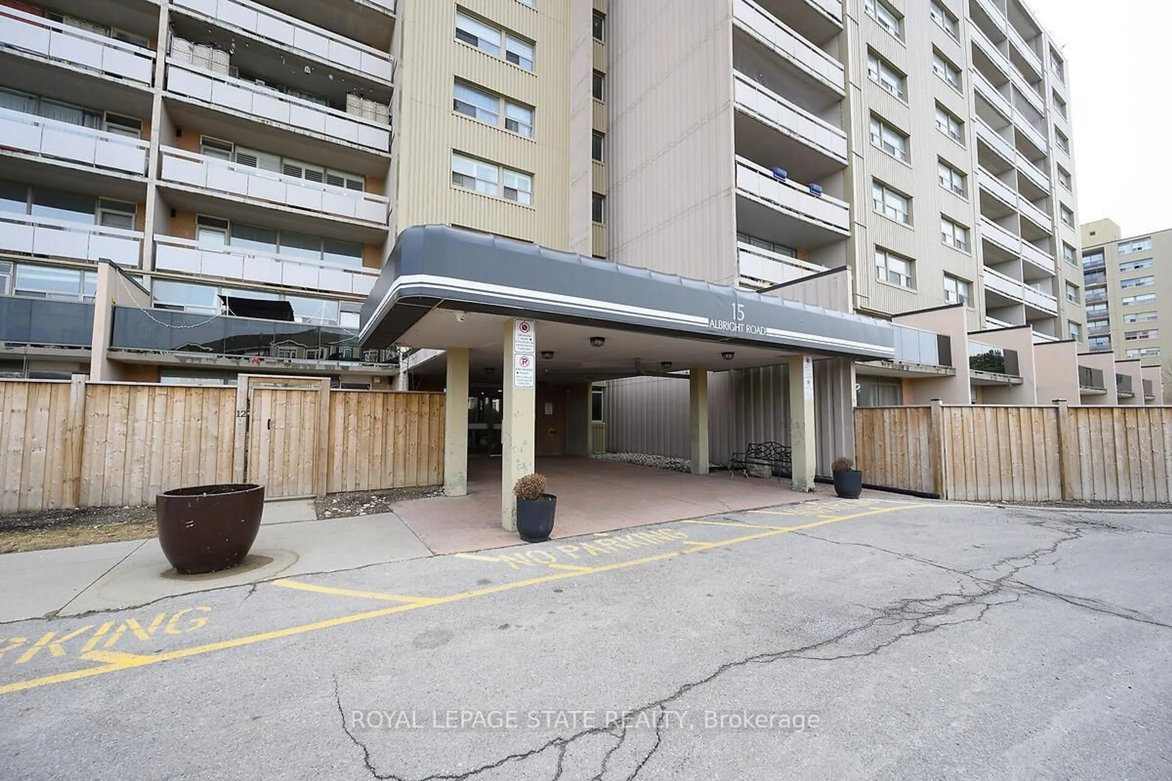 Unknown for 15 Albright Rd #811, Hamilton Ontario L8K 5J2