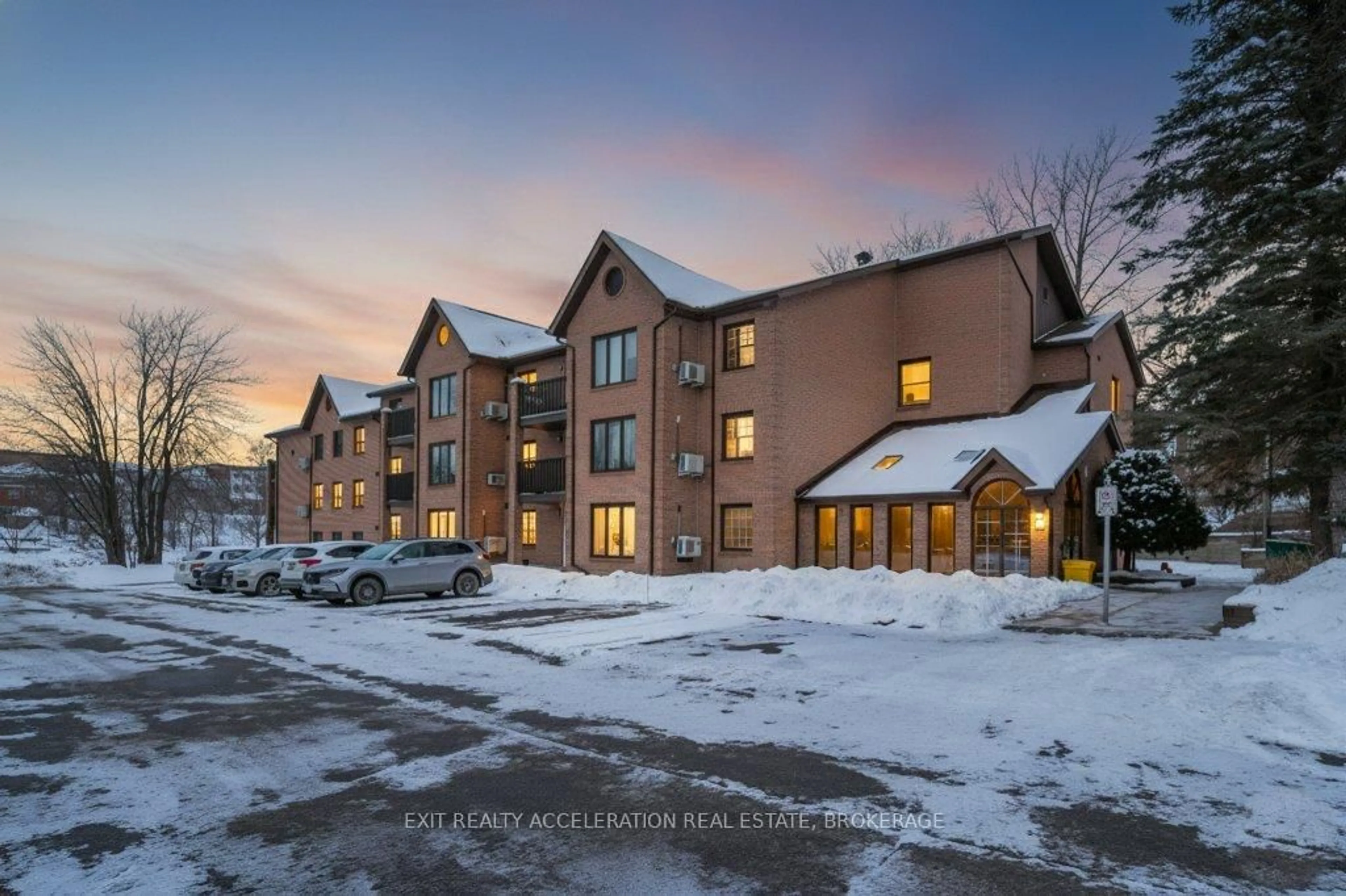 A pic from outside/outdoor area/front of a property/back of a property/a pic from drone, building for 11 Centre St #204, Greater Napanee Ontario K7R 3X3