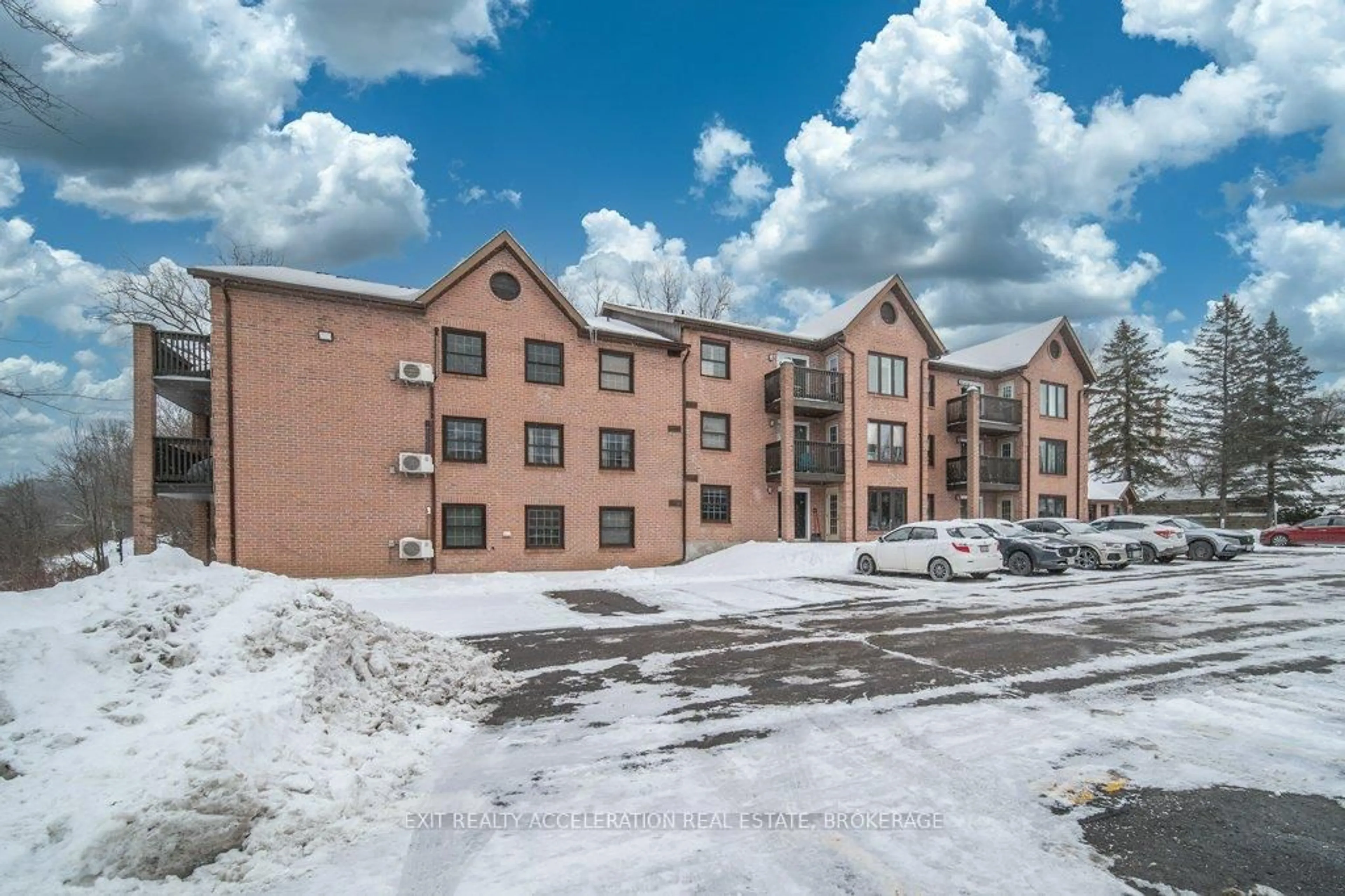 A pic from outside/outdoor area/front of a property/back of a property/a pic from drone, unknown for 11 Centre St #204, Greater Napanee Ontario K7R 3X3