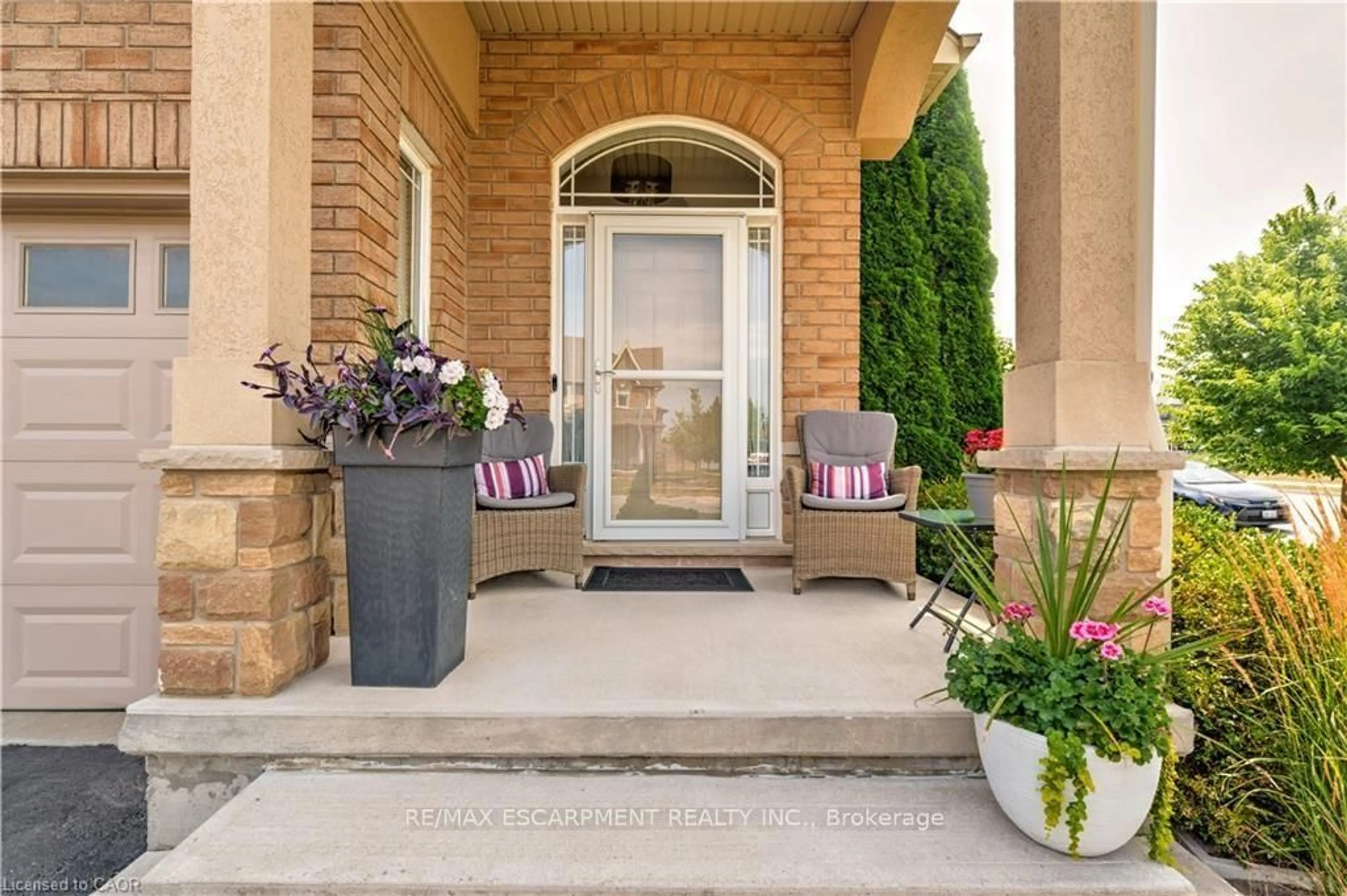 Indoor entryway for 2 CELESTIAL Cres, Hamilton Ontario L0R 1P0