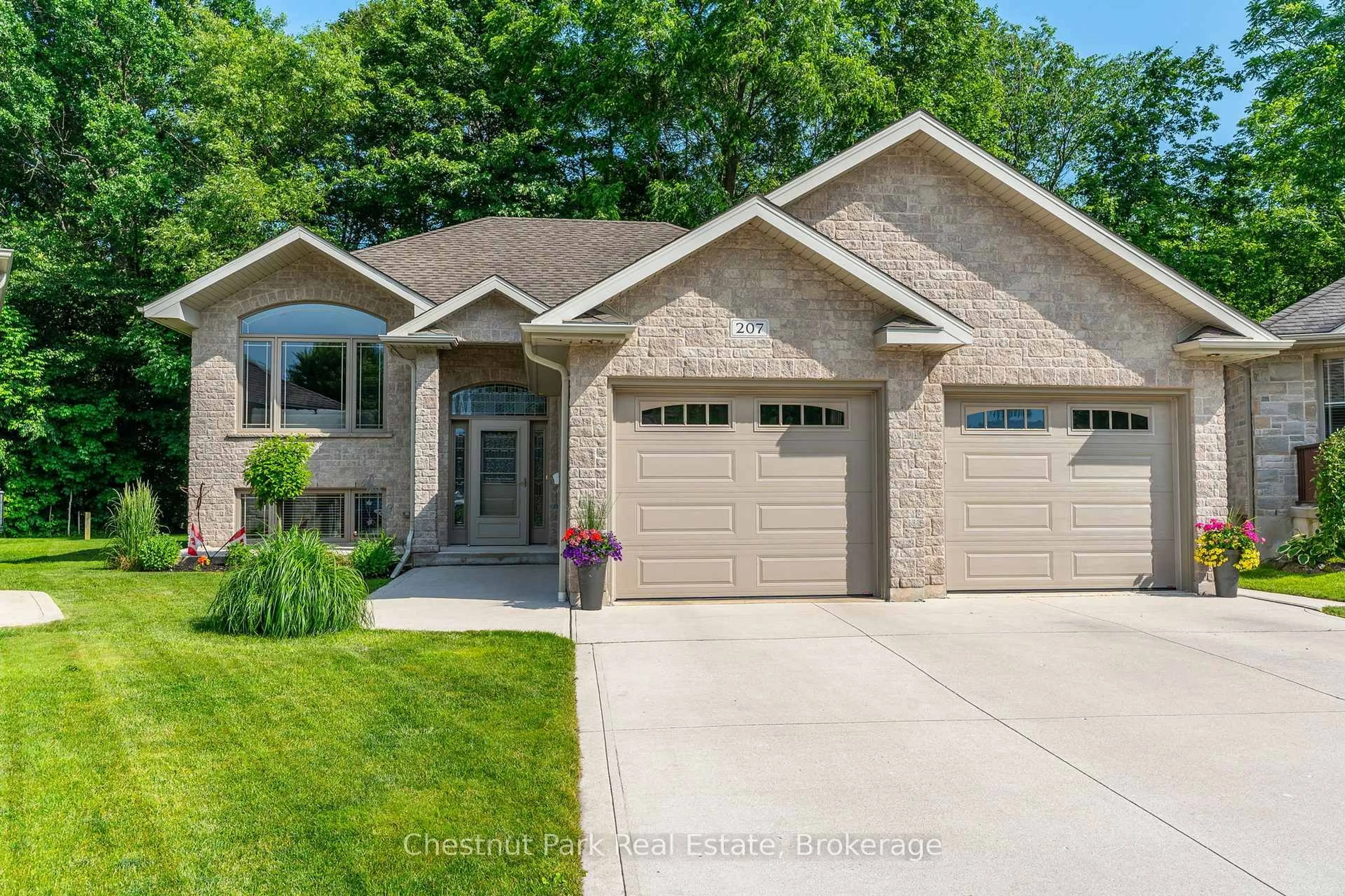 Home with brick exterior material, street for 207 2nd St, Owen Sound Ontario N4K 0A6