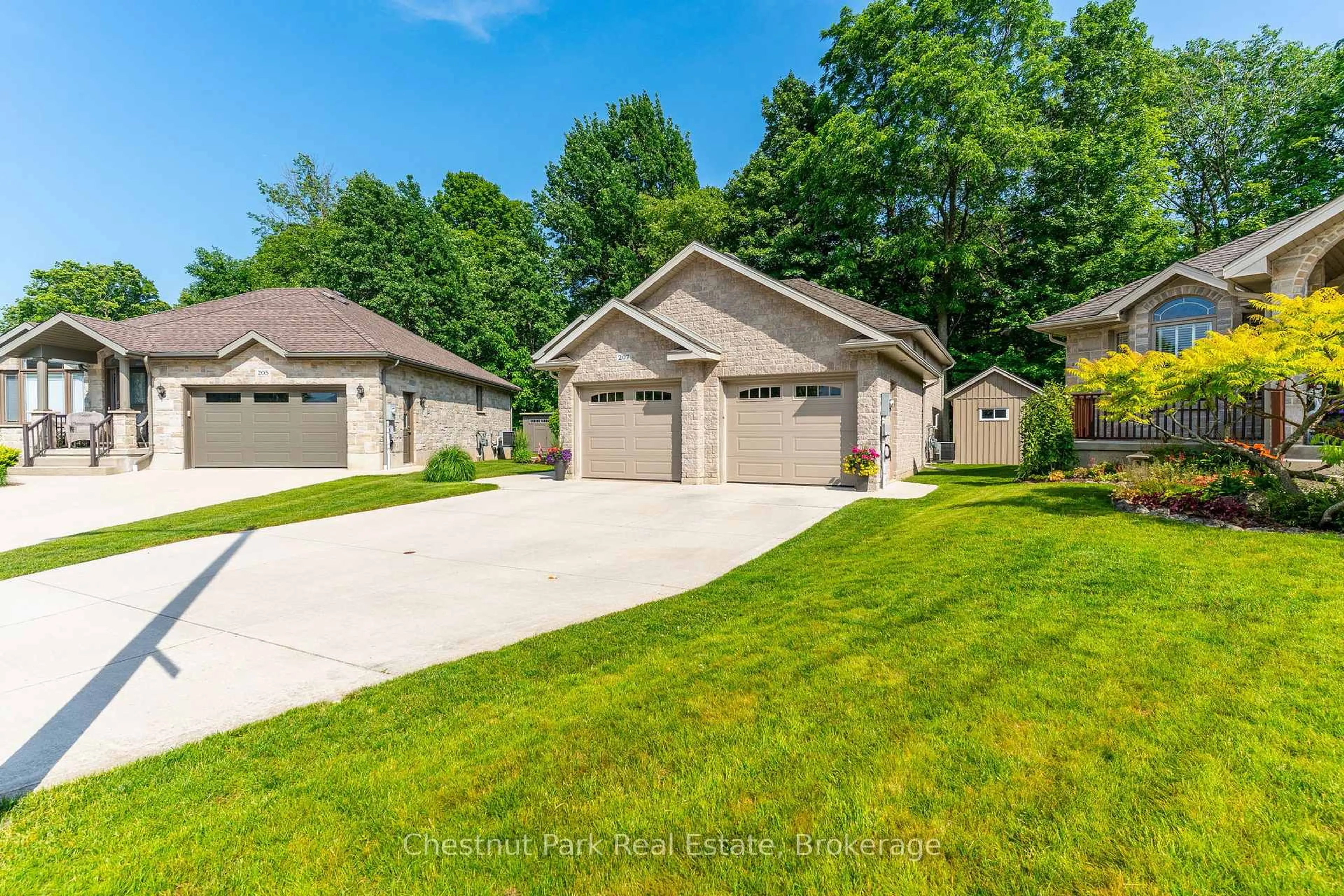 Unknown for 207 2nd St, Owen Sound Ontario N4K 0A6