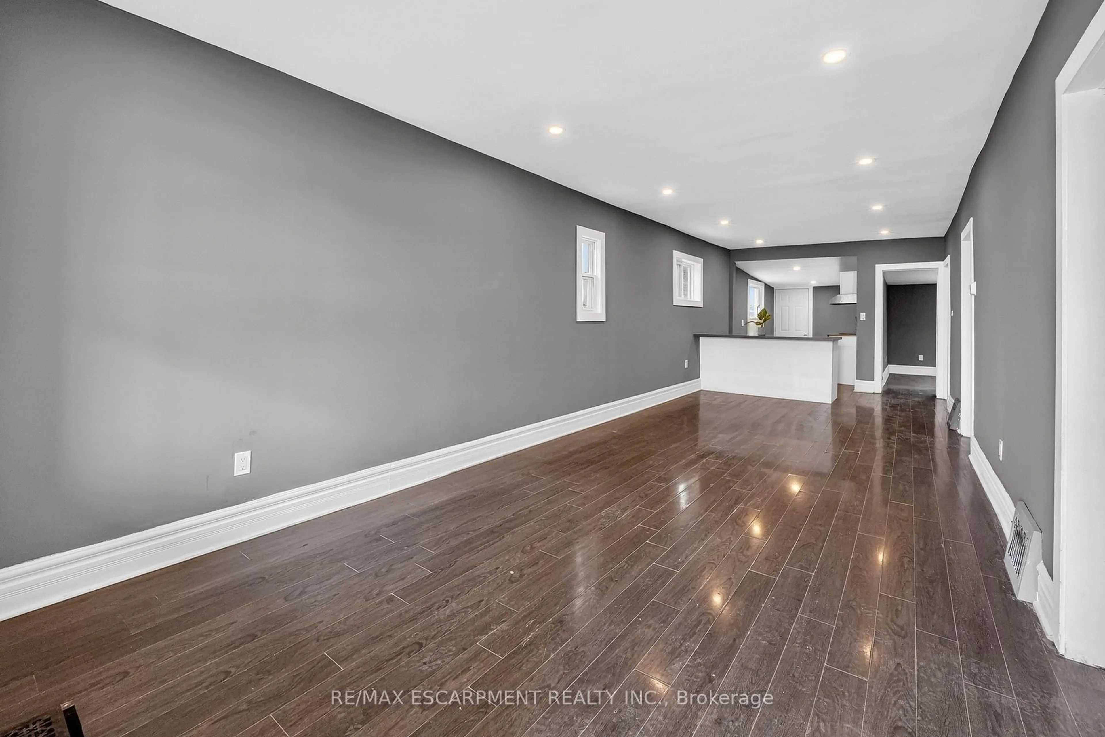 Unknown for 49 Allan Ave, Hamilton Ontario L8H 2C8