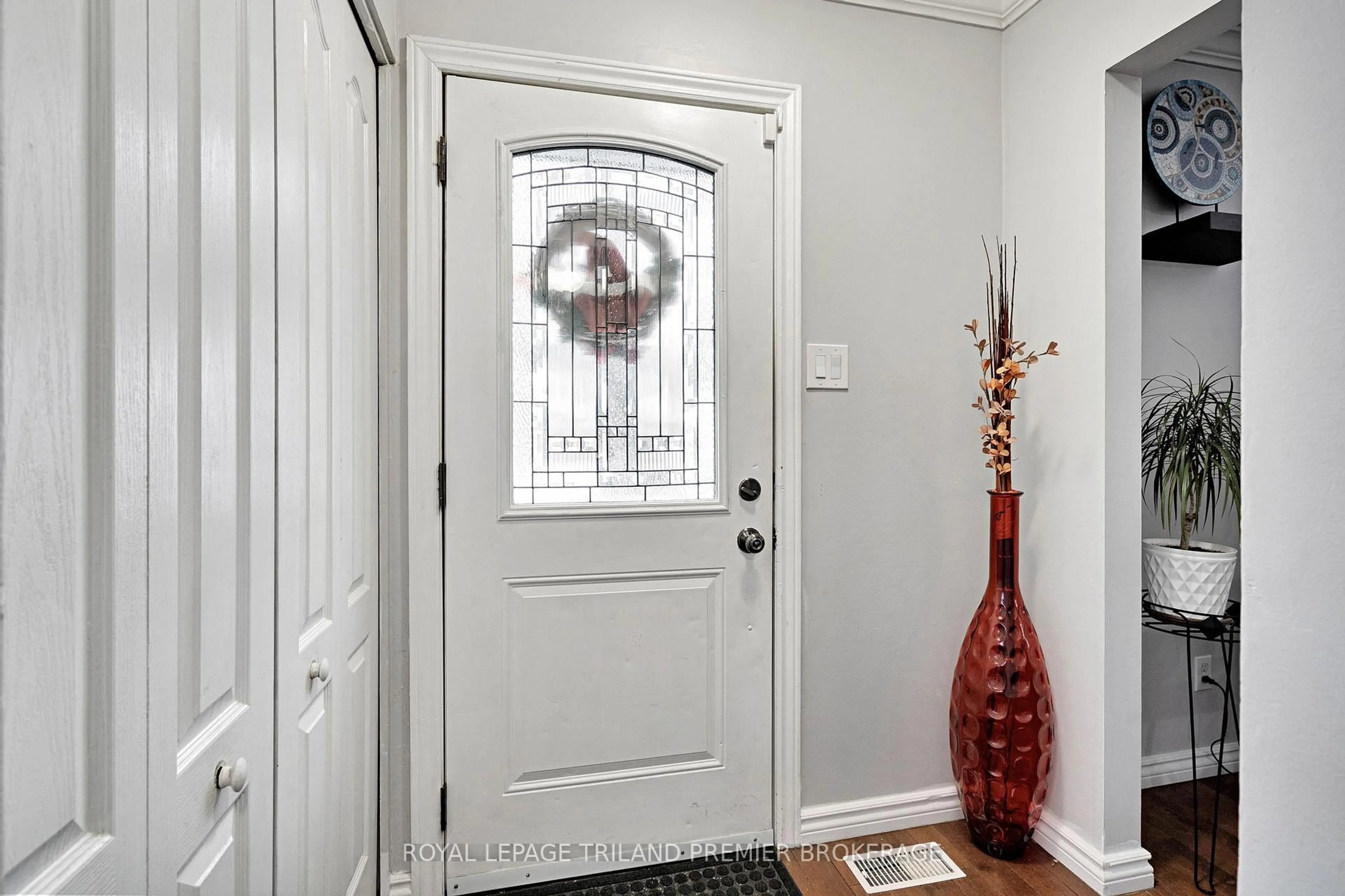 Indoor entryway for 412 Ferndale Ave, London South Ontario N6C 2Y8