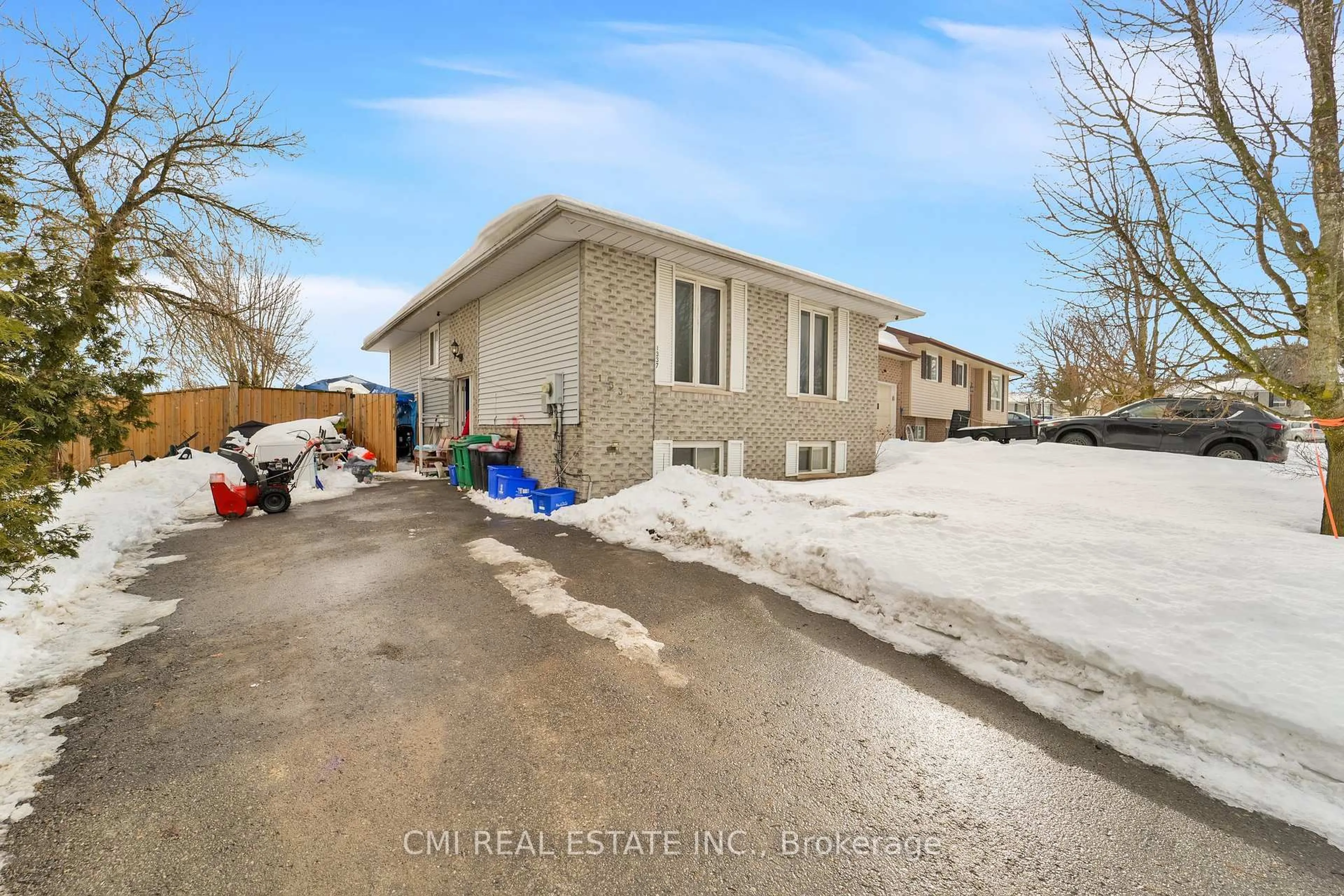 A pic from outside/outdoor area/front of a property/back of a property/a pic from drone, street for 1337 Tudor Cres, Peterborough Ontario K9L 1X1