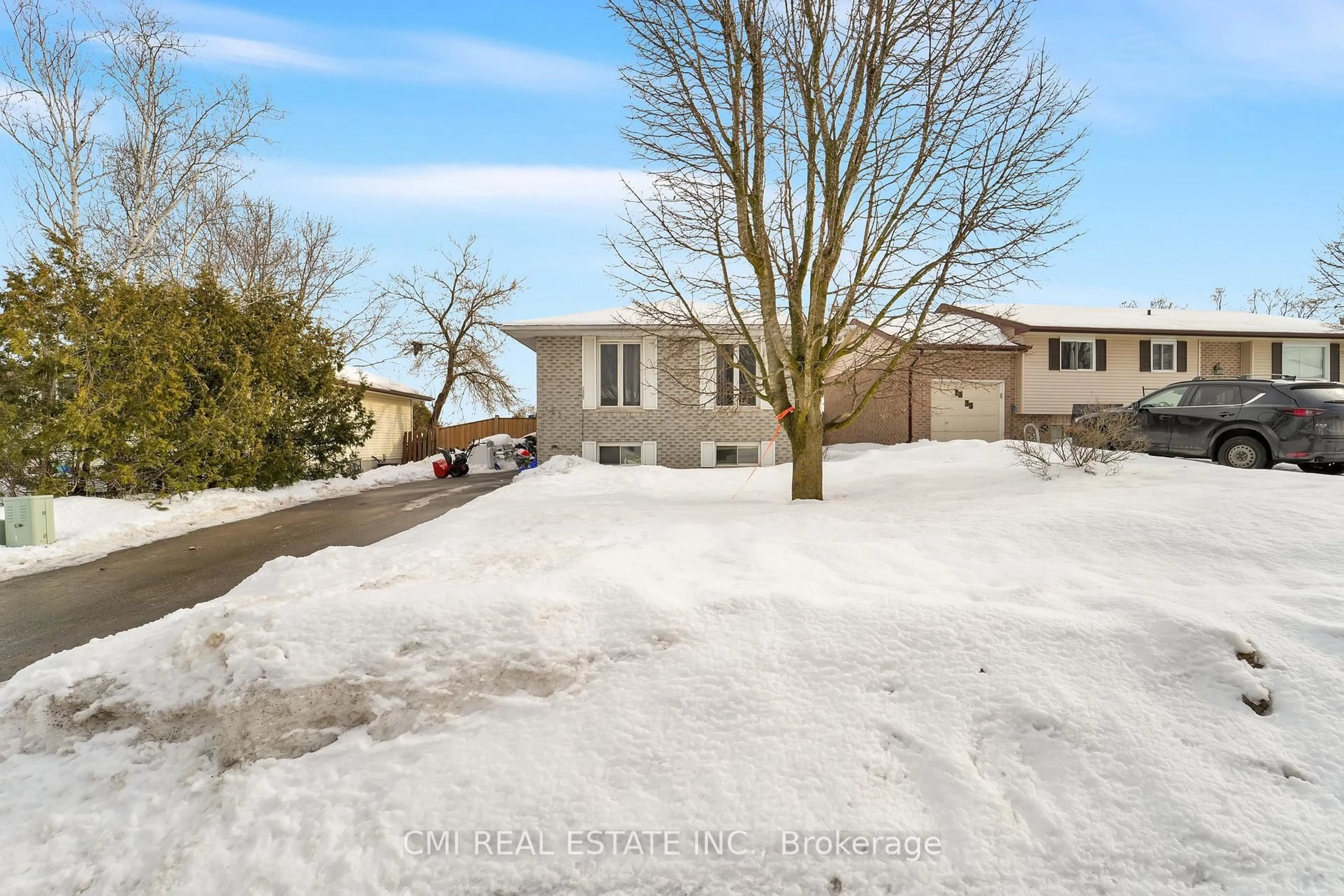 A pic from outside/outdoor area/front of a property/back of a property/a pic from drone, street for 1337 Tudor Cres, Peterborough Ontario K9L 1X1