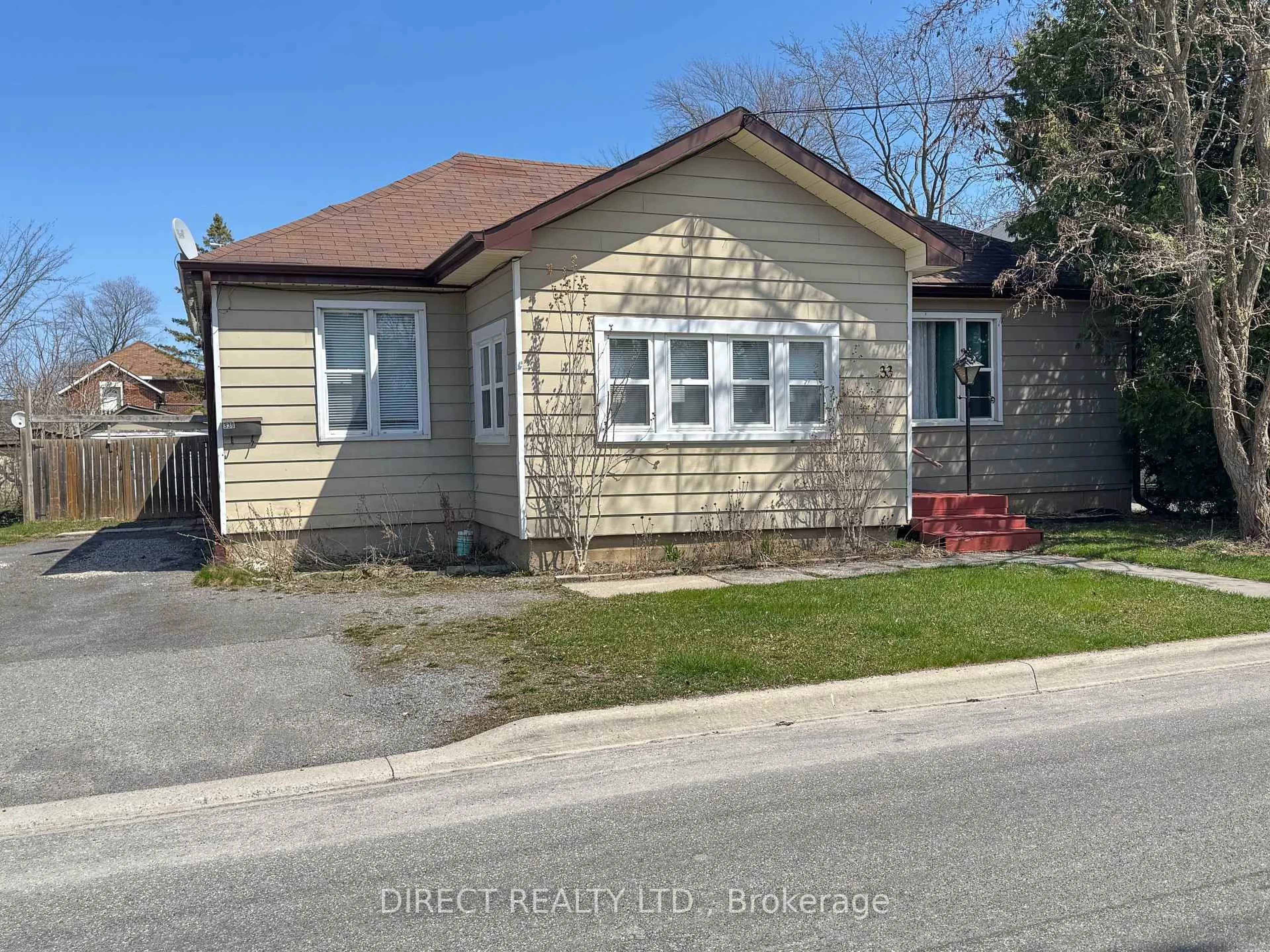 A pic from outside/outdoor area/front of a property/back of a property/a pic from drone, street for 33 Sinclair St, Belleville Ontario K8P 3S5