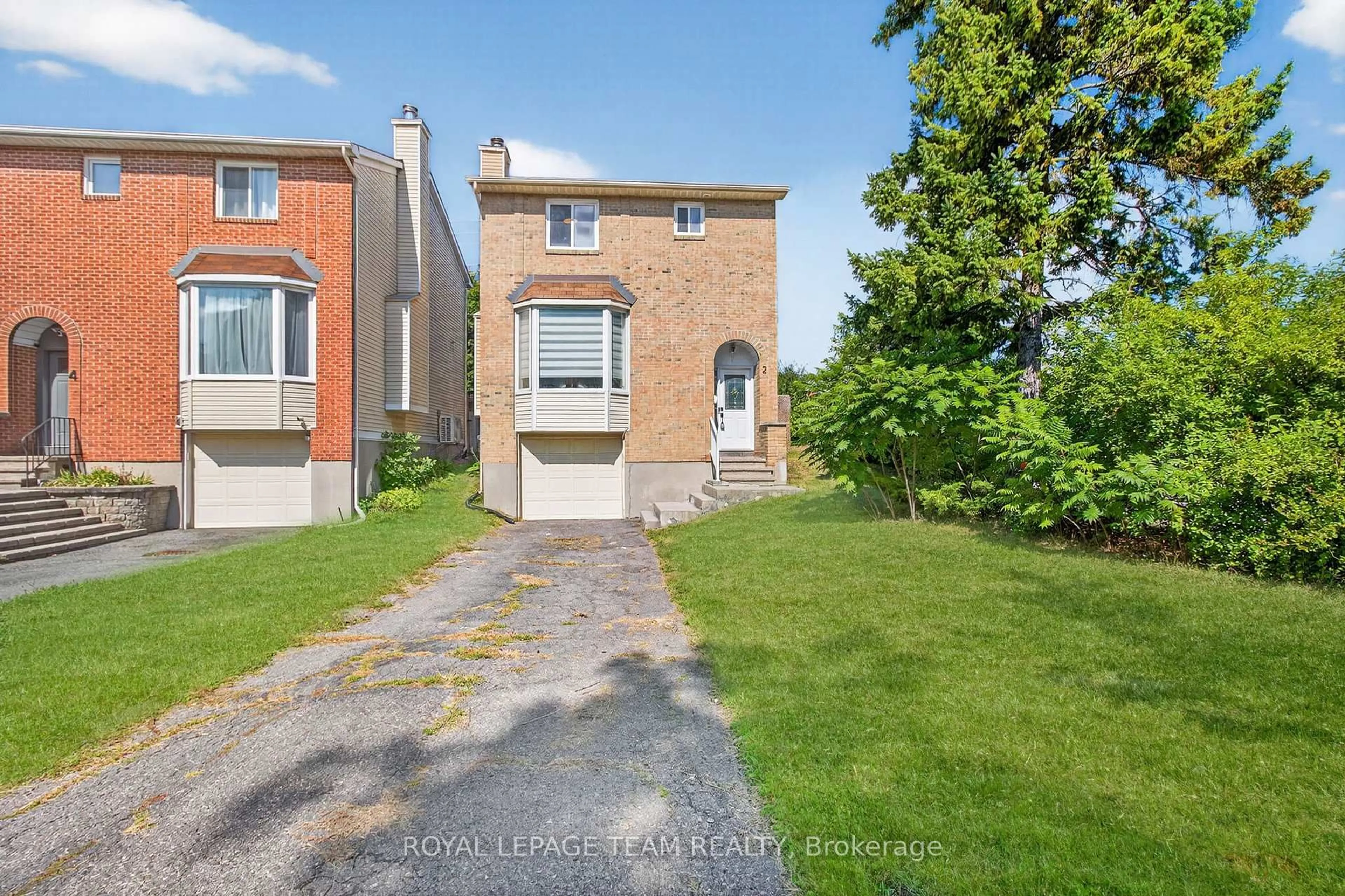 A pic from outside/outdoor area/front of a property/back of a property/a pic from drone, street for 2 Brookhaven Crt, Ottawa Ontario K2H 9E3