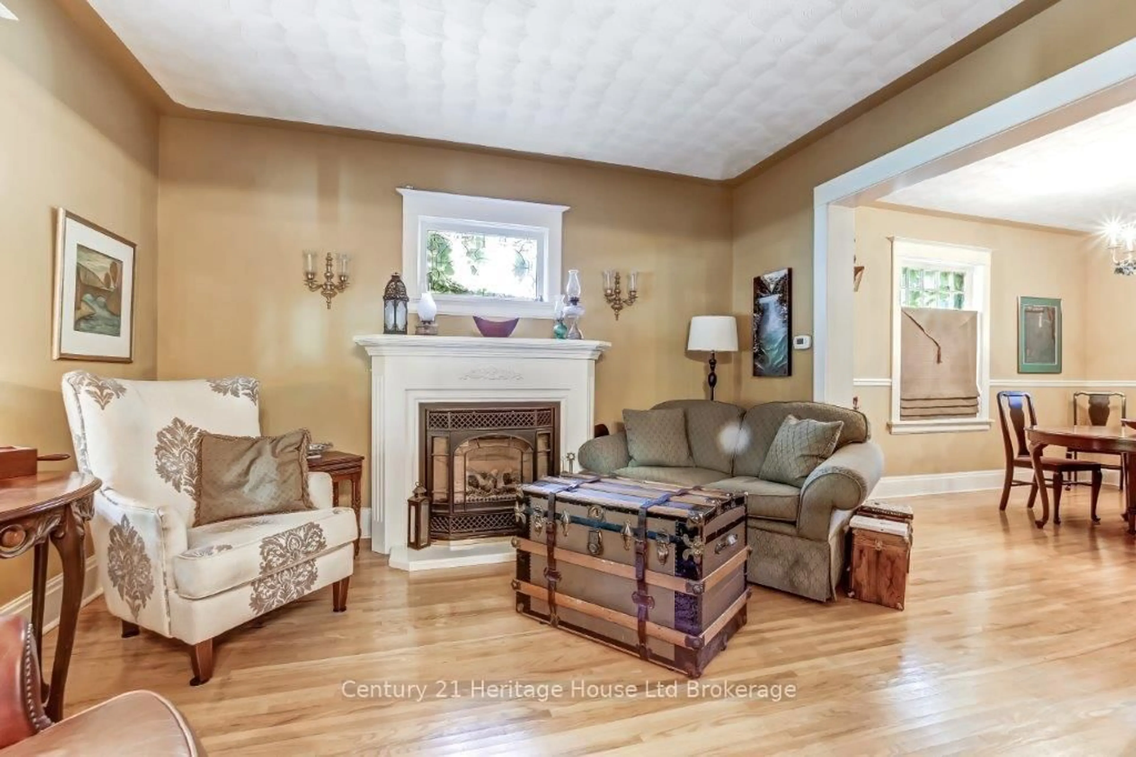 Living room with furniture, unknown for 230 Graham St, Woodstock Ontario N4S 6K7