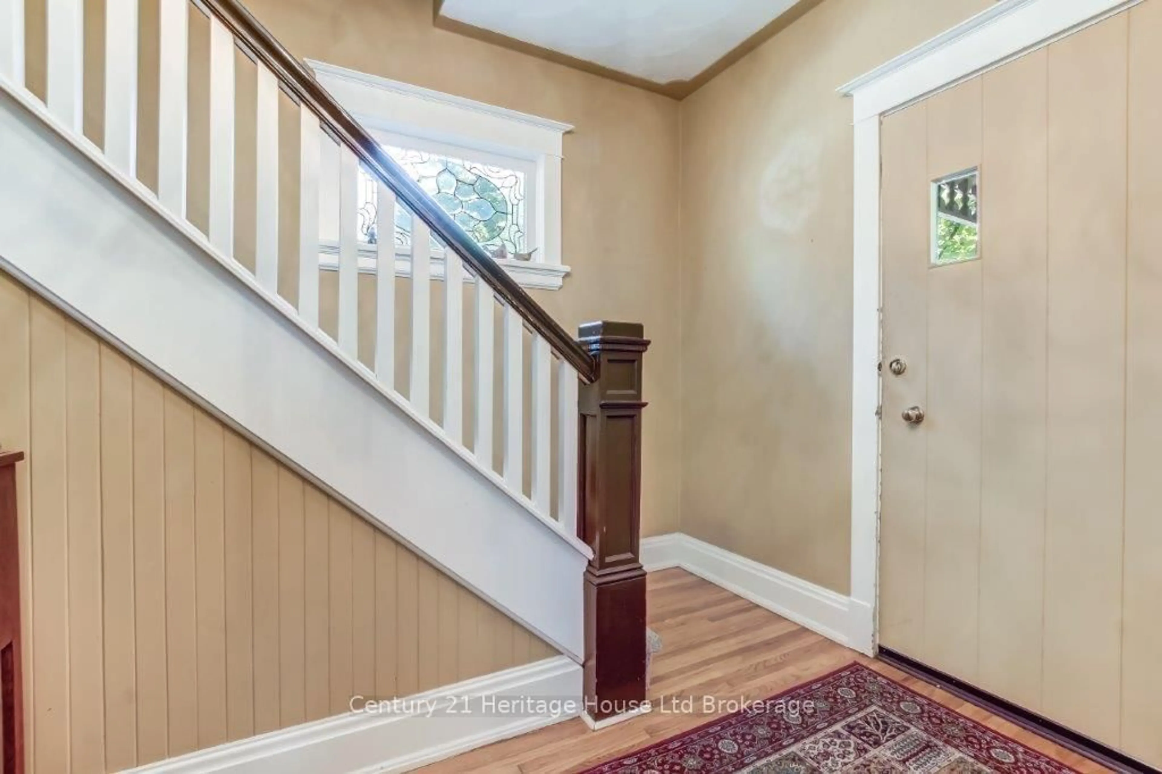 Indoor entryway for 230 Graham St, Woodstock Ontario N4S 6K7