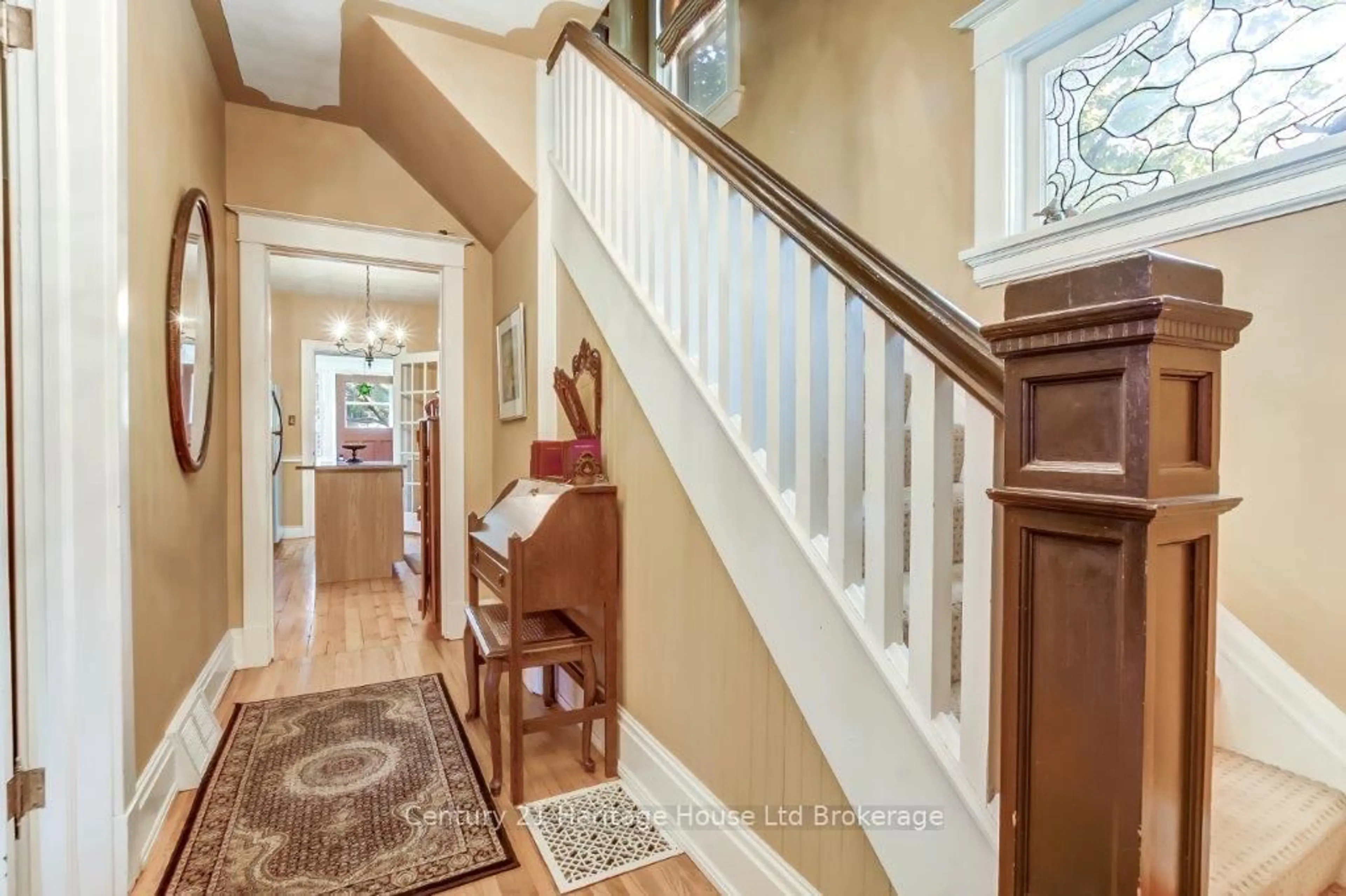 Indoor entryway for 230 Graham St, Woodstock Ontario N4S 6K7