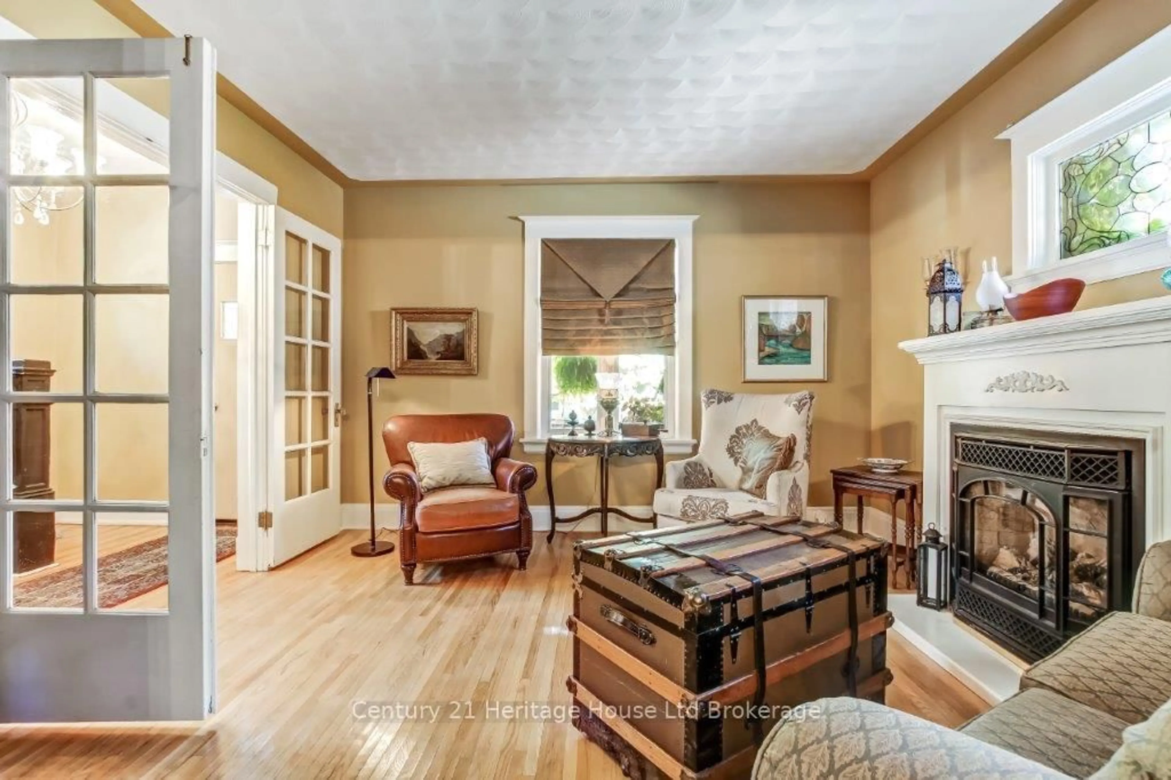 Living room with furniture, unknown for 230 Graham St, Woodstock Ontario N4S 6K7