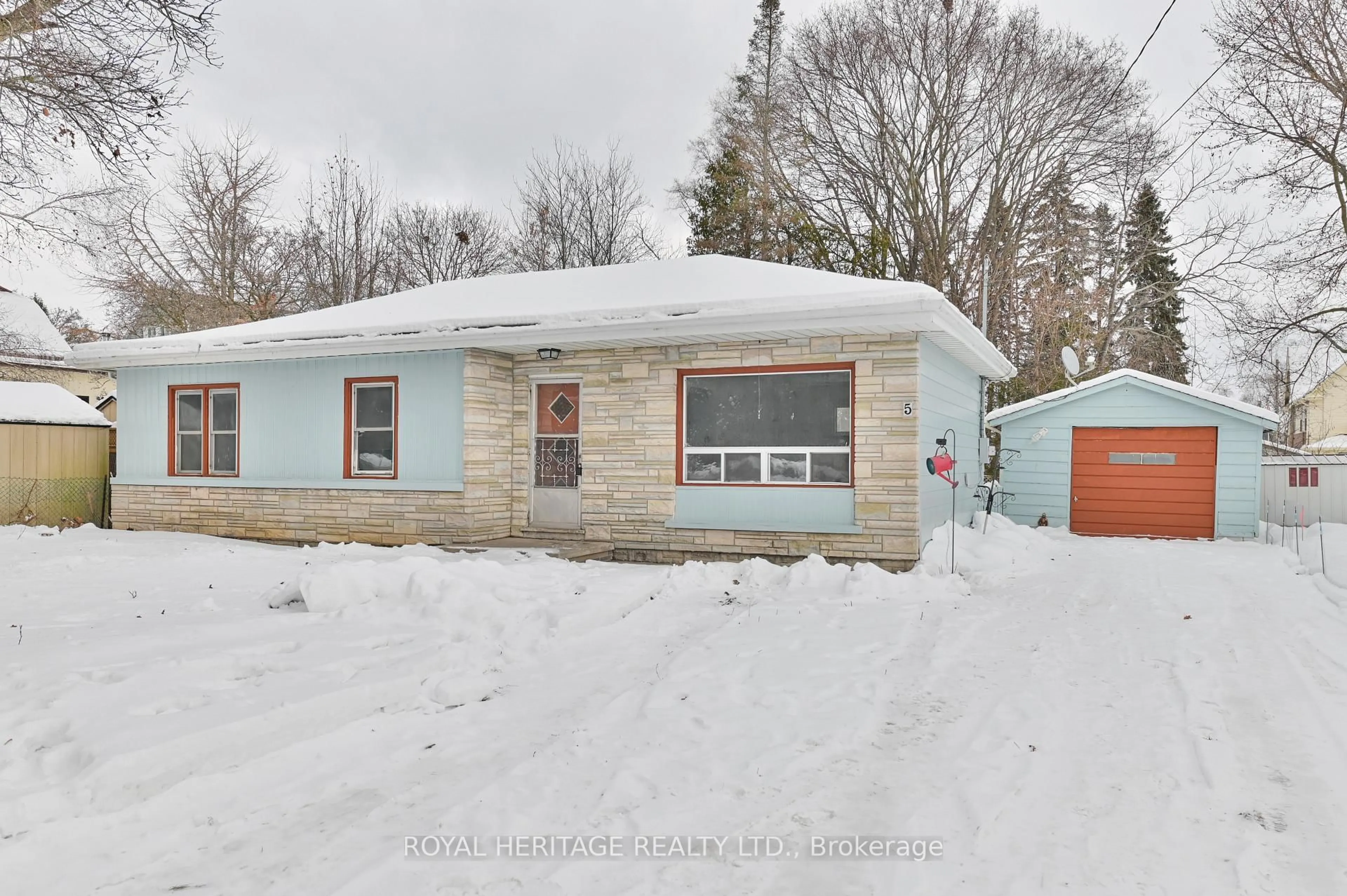 A pic from outside/outdoor area/front of a property/back of a property/a pic from drone, street for 5 Meade St, Brighton Ontario K0K 1H0