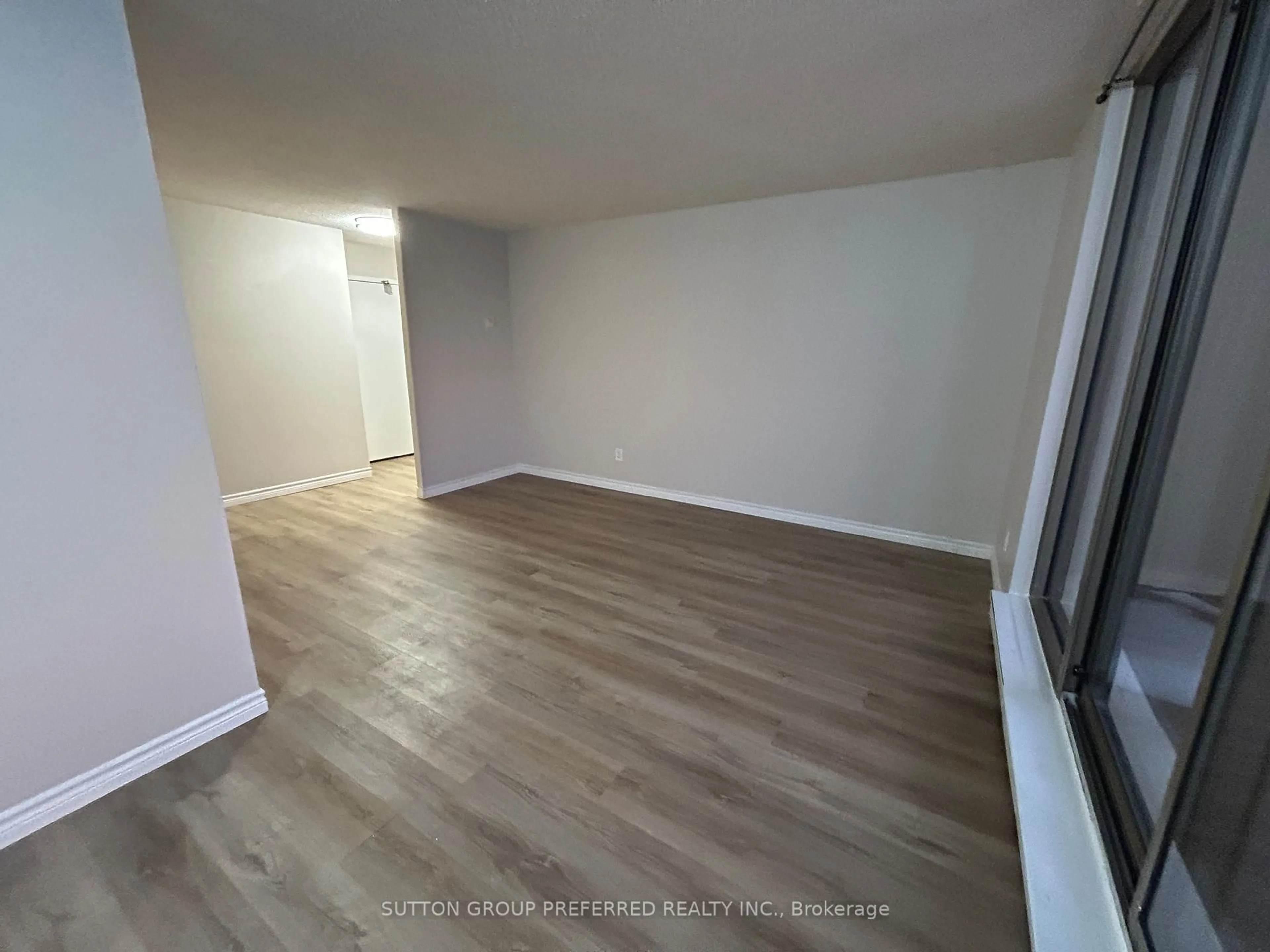 A pic of a room for 1103 Jalna Blvd #212, London South Ontario N6E 2W8