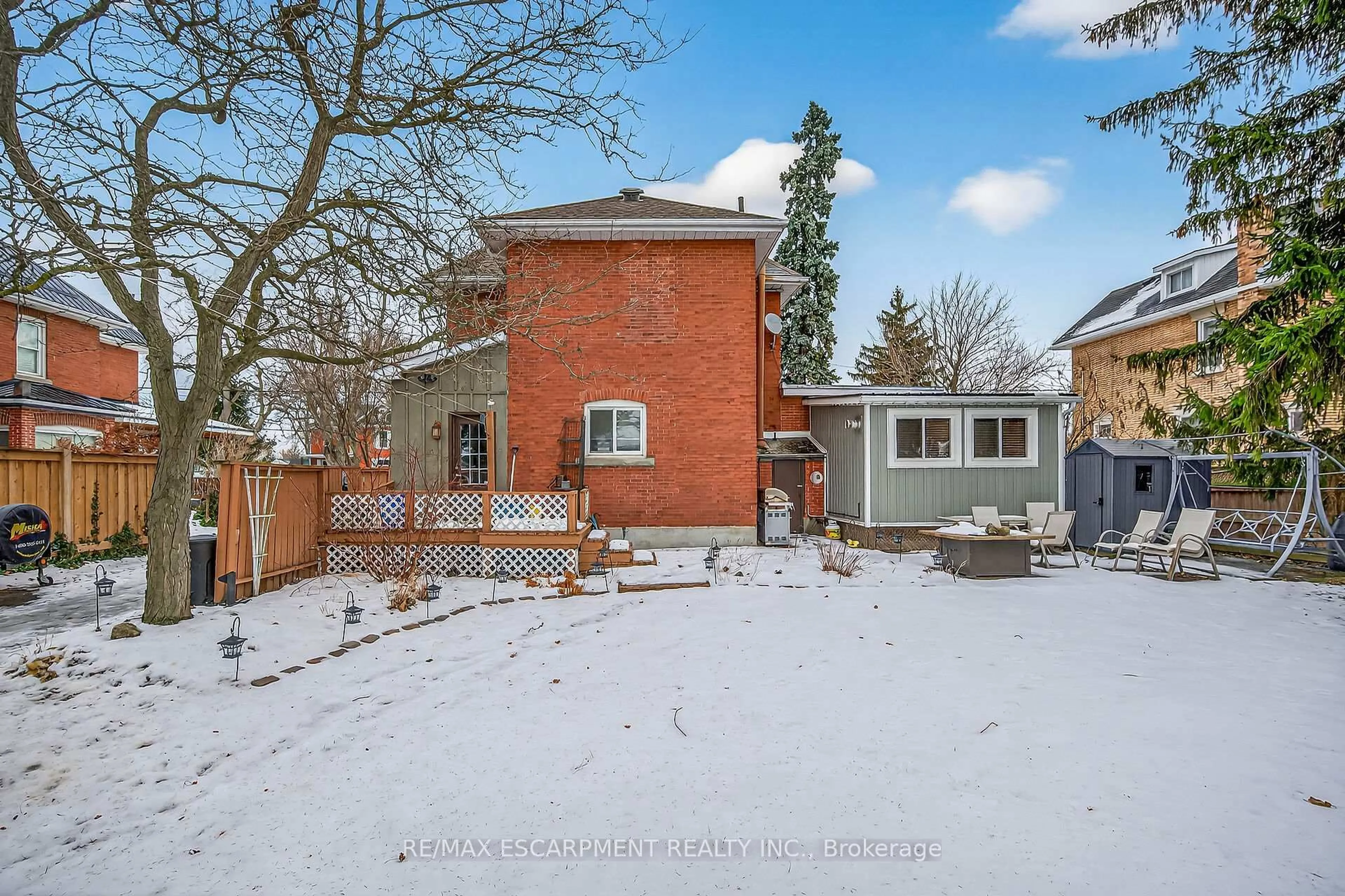 A pic from outside/outdoor area/front of a property/back of a property/a pic from drone, street for 66 King St, Haldimand Ontario N0A 1H0