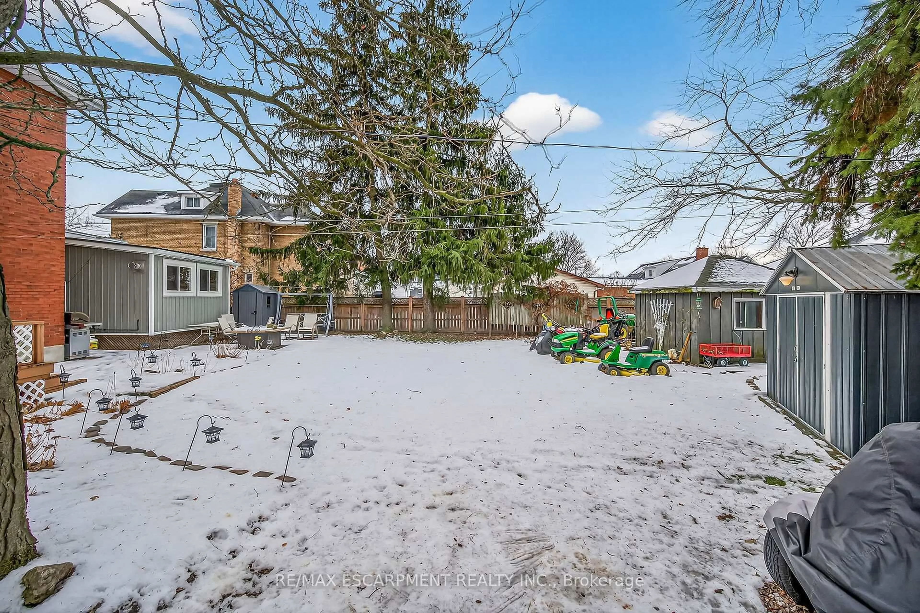 Patio, street for 66 King St, Haldimand Ontario N0A 1H0