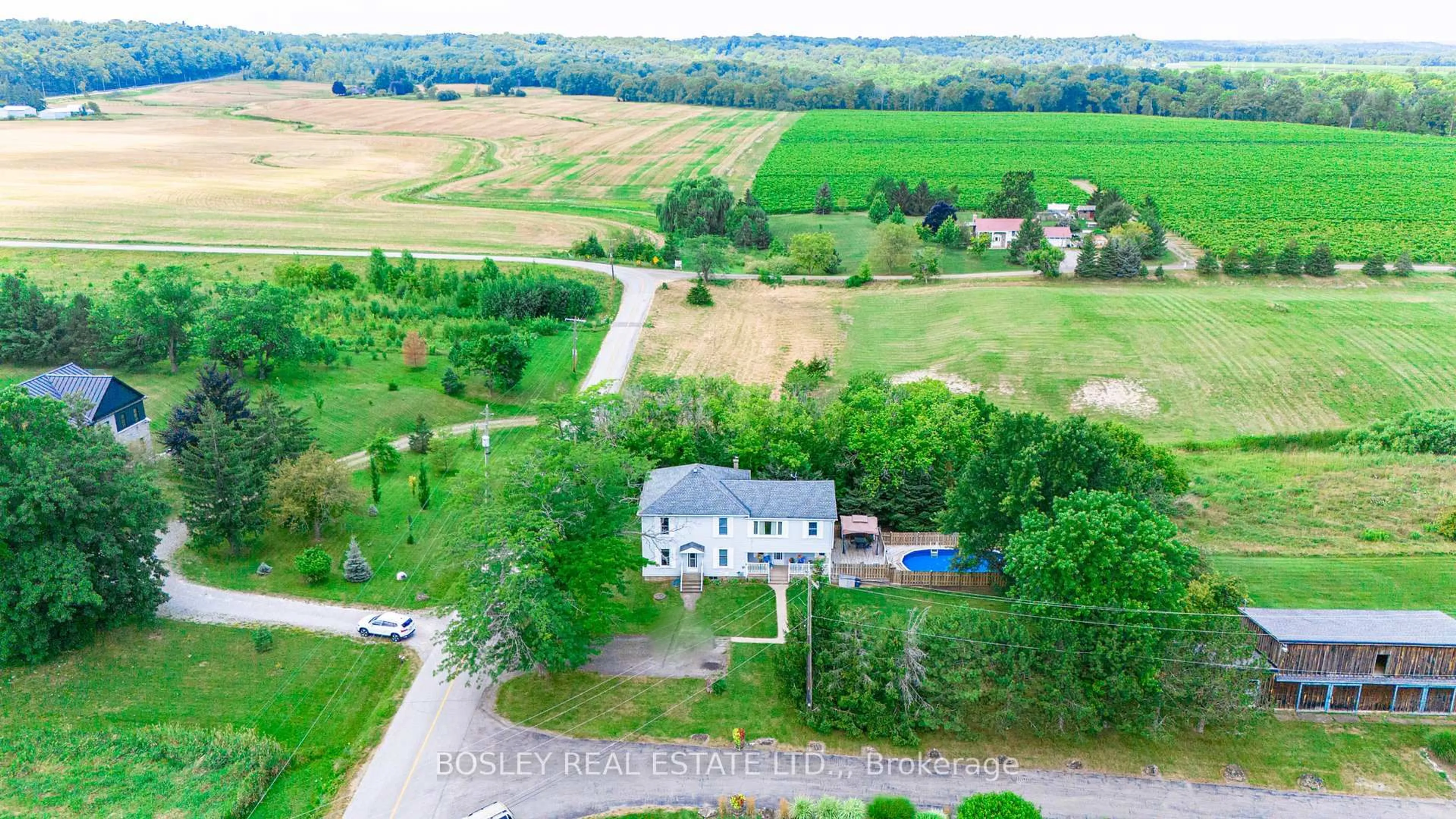 A pic from outside/outdoor area/front of a property/back of a property/a pic from drone, unknown for 1609 Eighth Ave, St. Catharines Ontario L2R 6P7