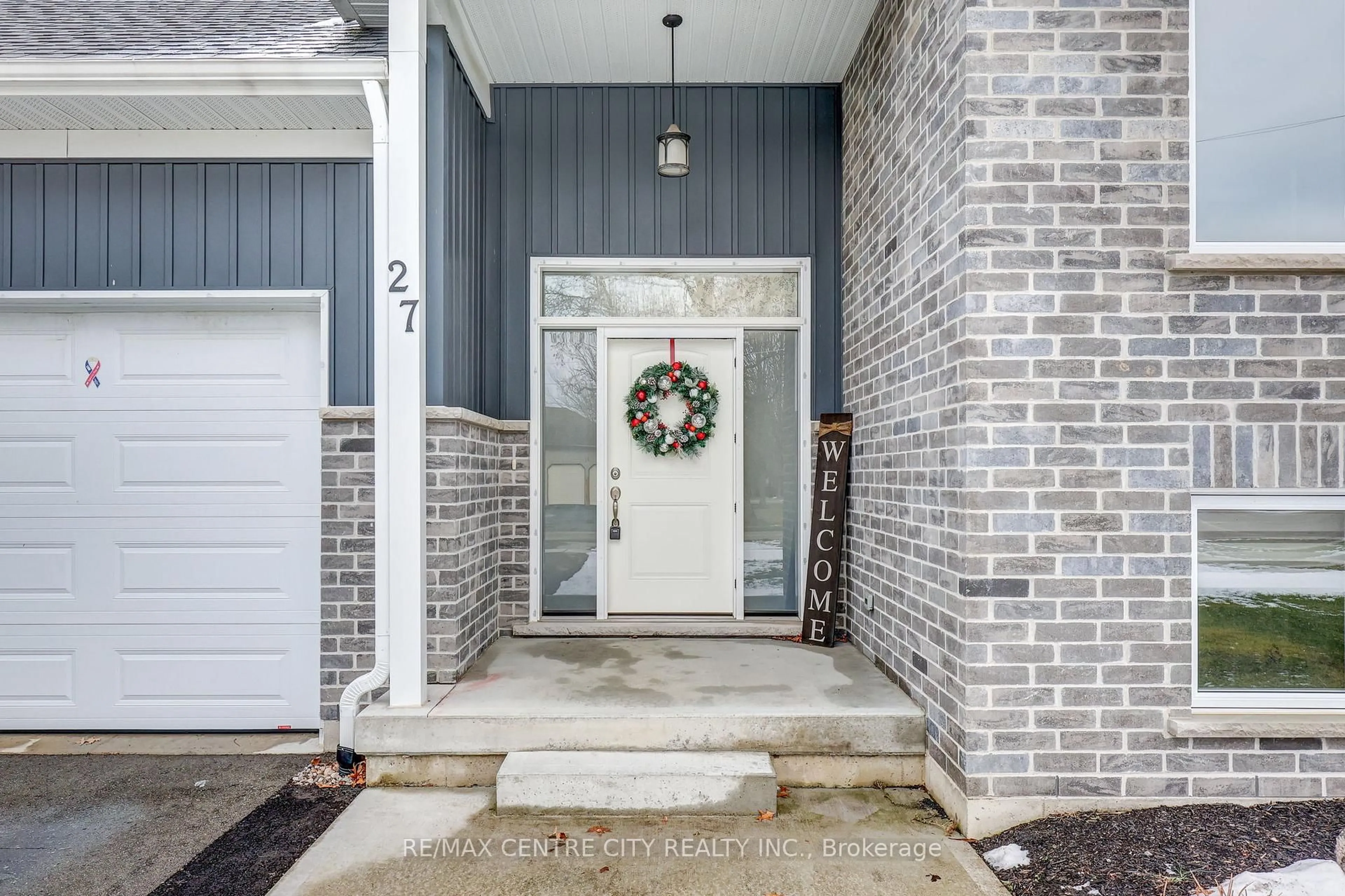 Indoor entryway for 27 Ann St, Bayham Ontario N0J 1Z0