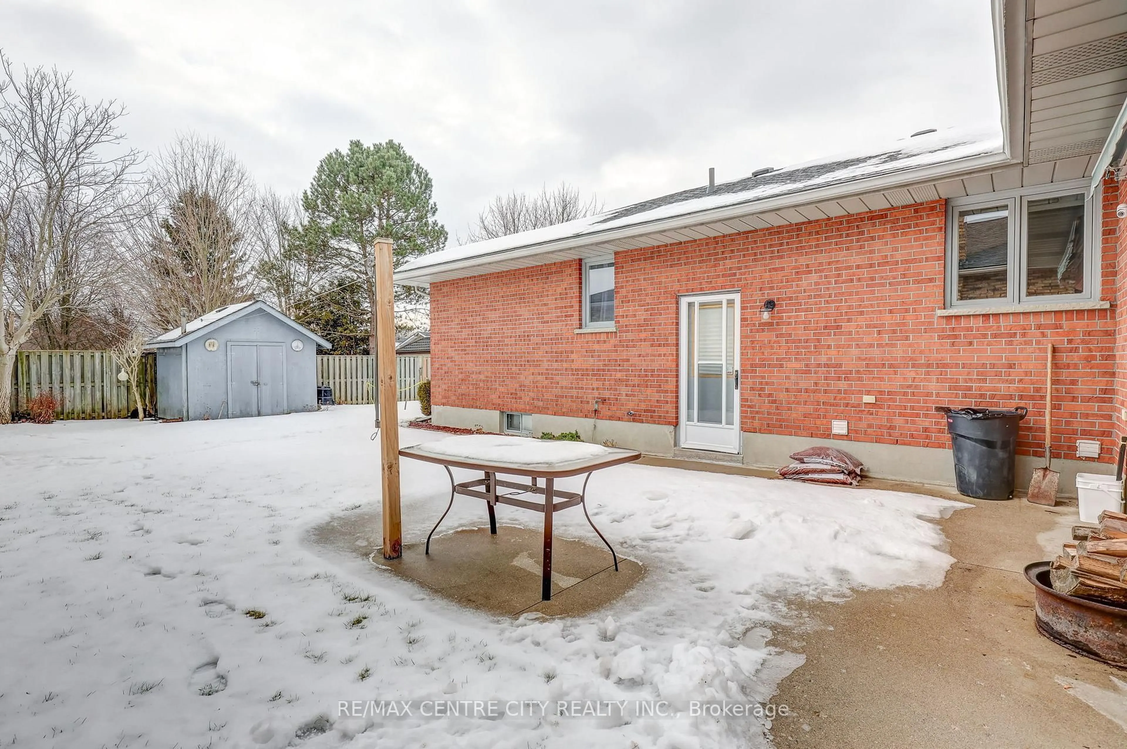 Patio, street for 95 Dufferin St, Aylmer Ontario N5H 2L9