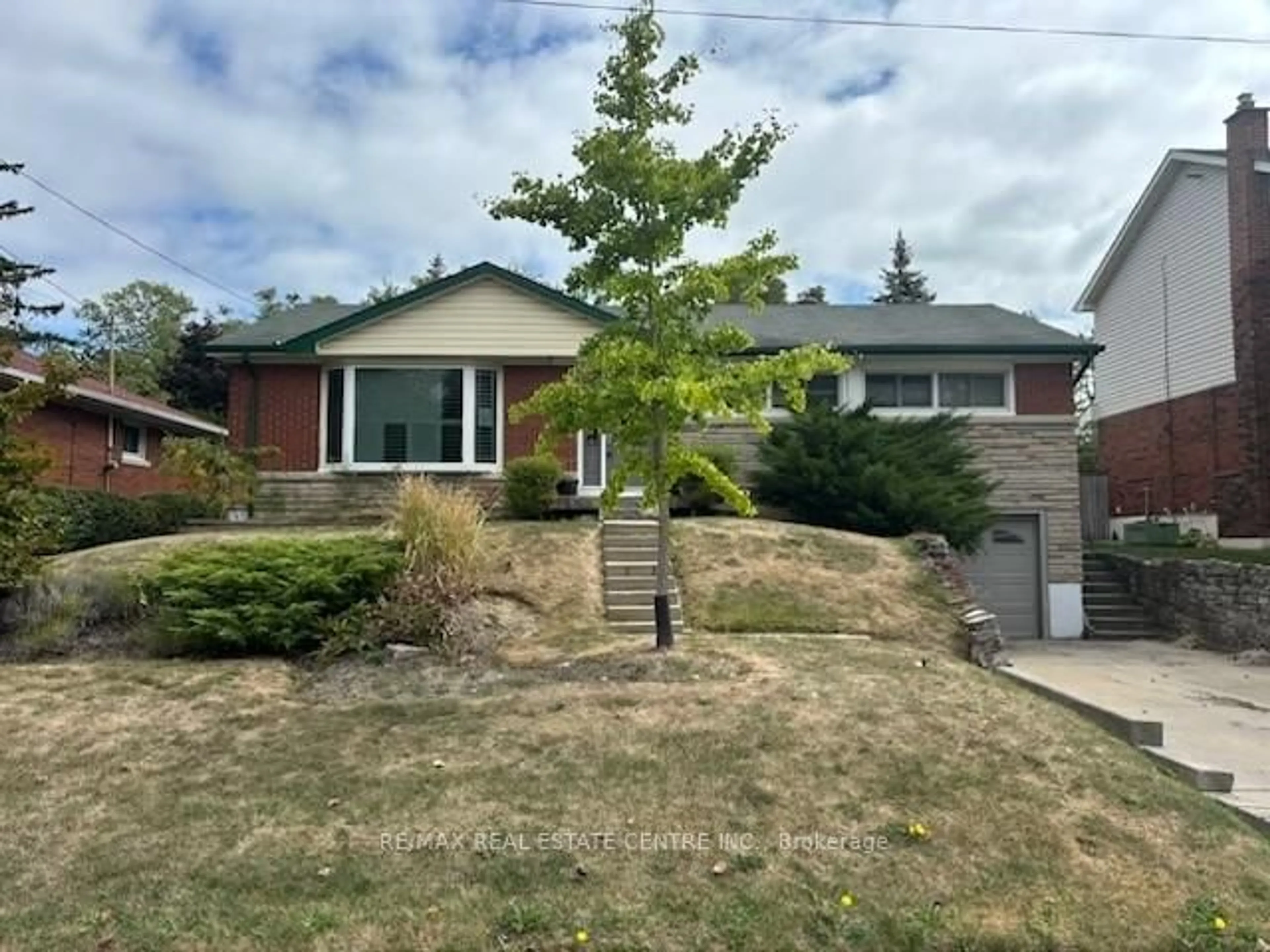 A pic from outside/outdoor area/front of a property/back of a property/a pic from drone, street for 23 Battlefield Dr, Hamilton Ontario L8G 1T8