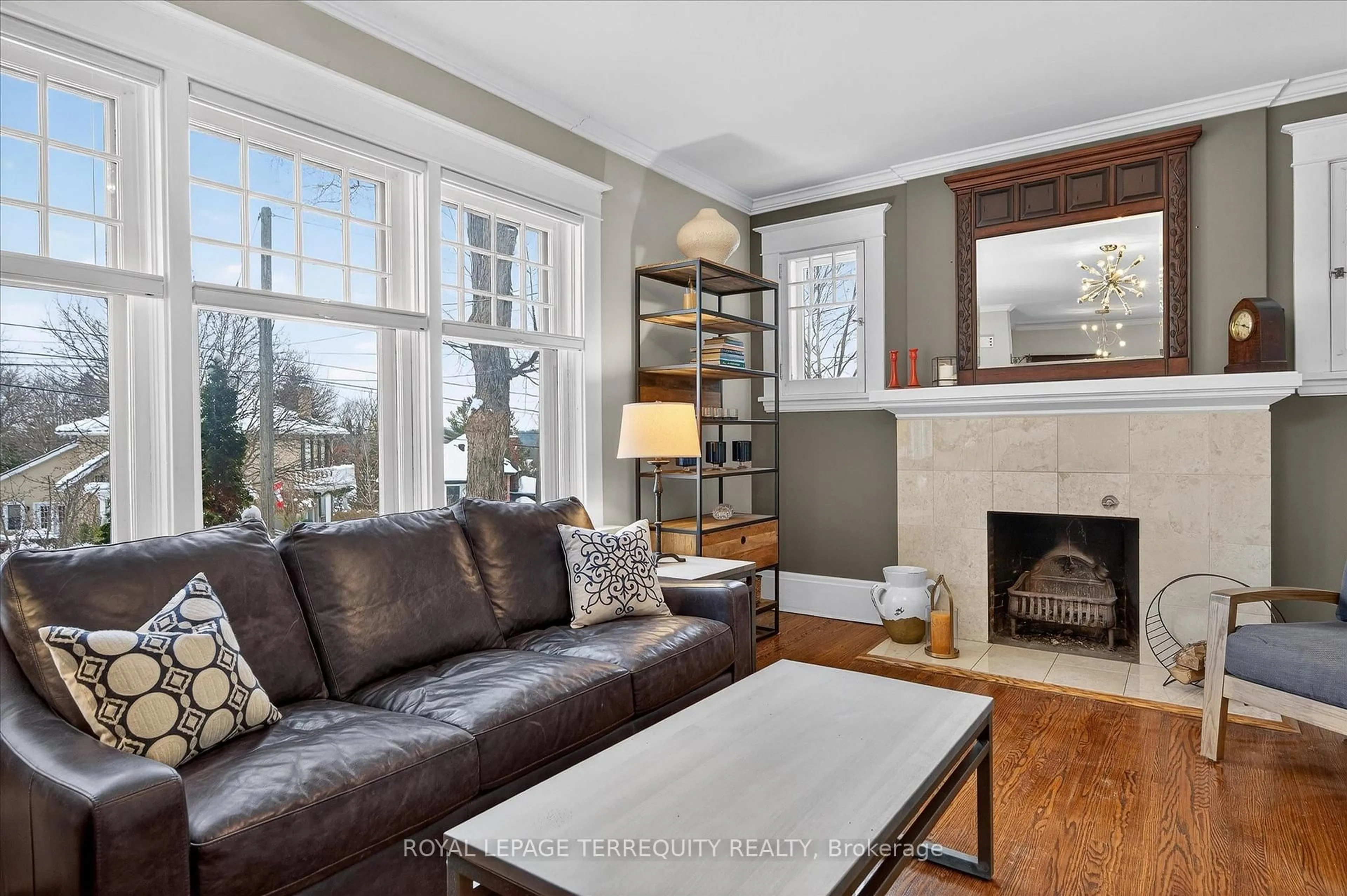 Living room with furniture, unknown for 53 BENSON Ave, Peterborough Ontario K9H 5X7