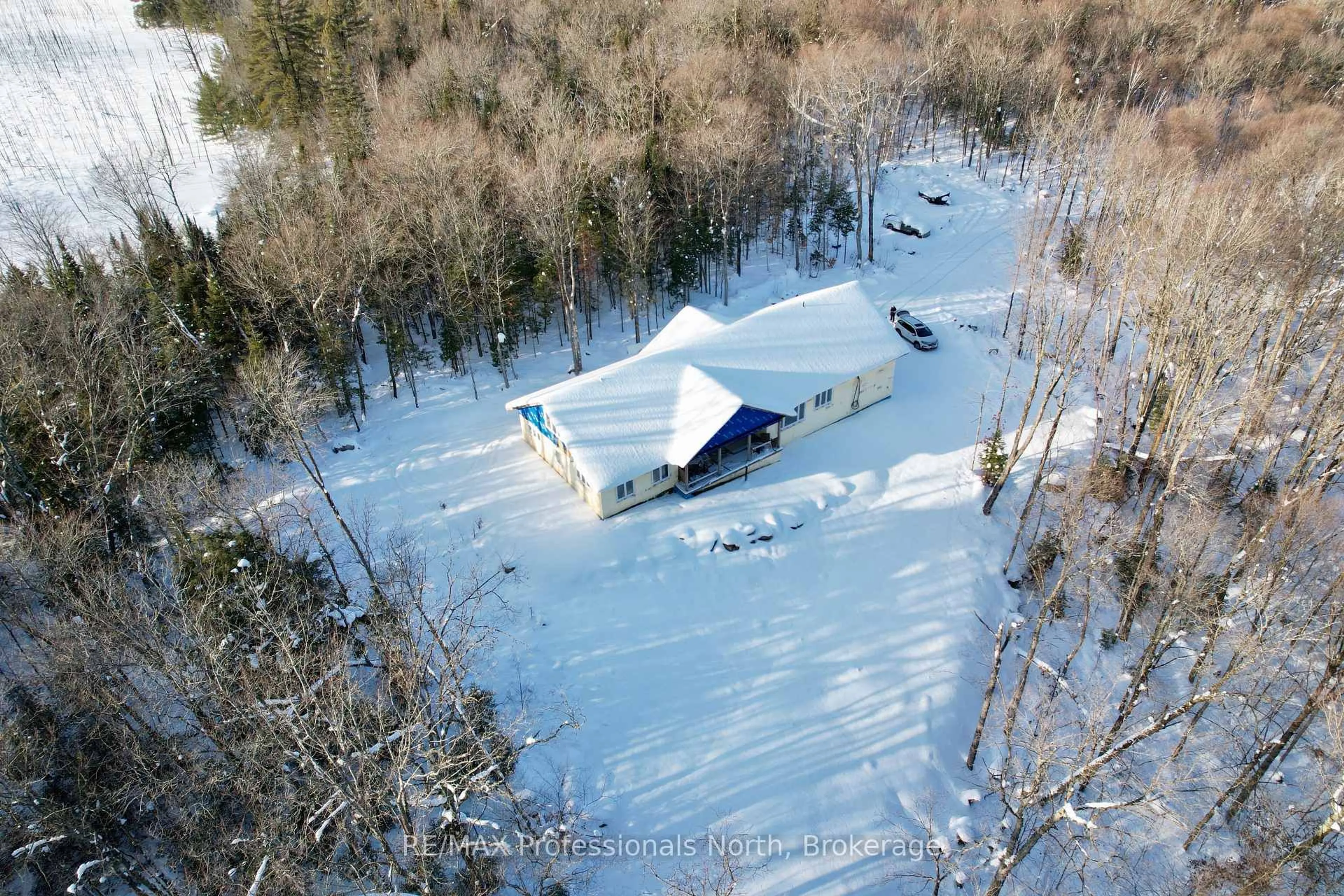 A pic from outside/outdoor area/front of a property/back of a property/a pic from drone, unknown for 121 Loon Lake Rd, Magnetawan Ontario P0A 1Z0