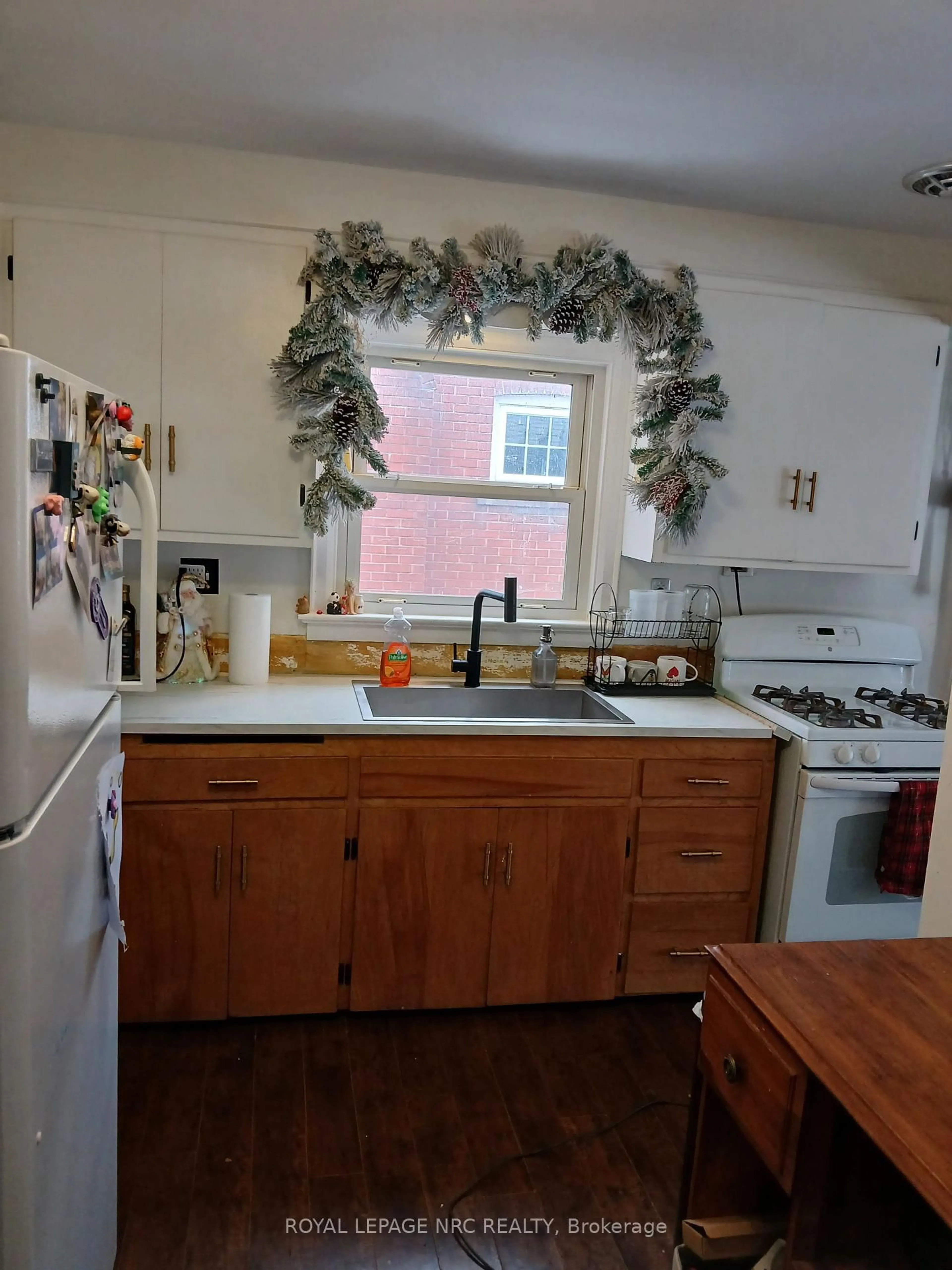 Standard kitchen, unknown for 246 Highland Ave, Fort Erie Ontario L2A 2X7