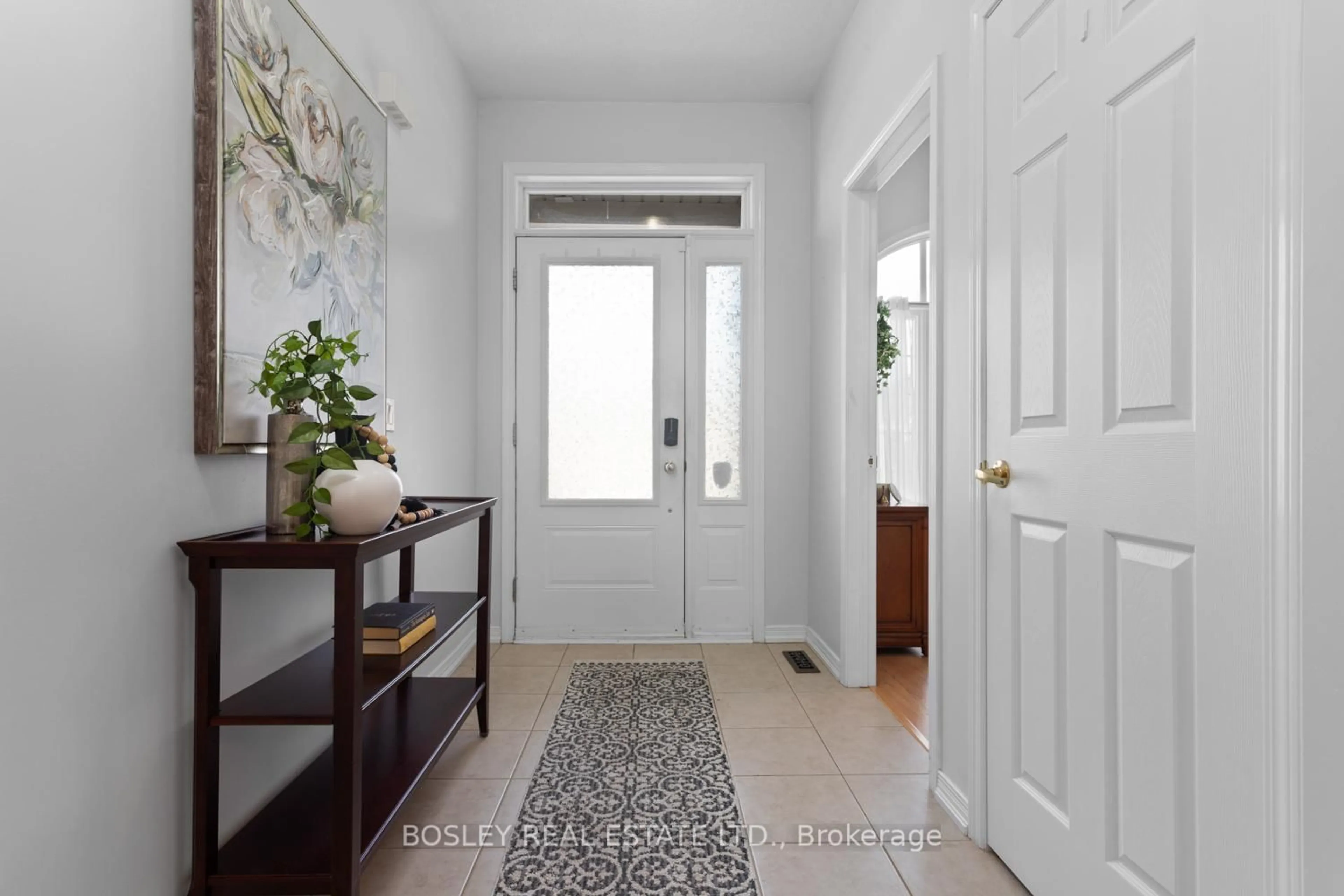 Indoor entryway for 673 Prince of Wales Dr, Cobourg Ontario K9A 0C9