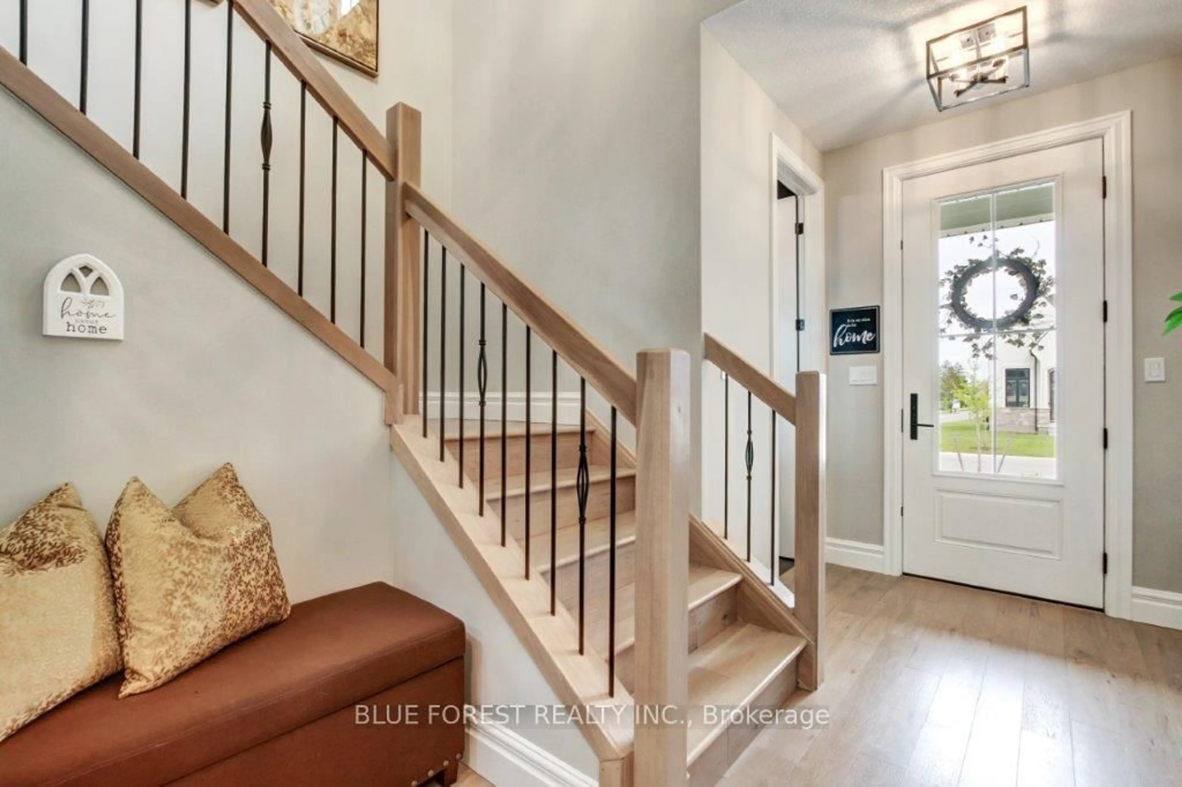 Indoor entryway for 192 Foxborough Pl, Thames Centre Ontario N0M 2P0