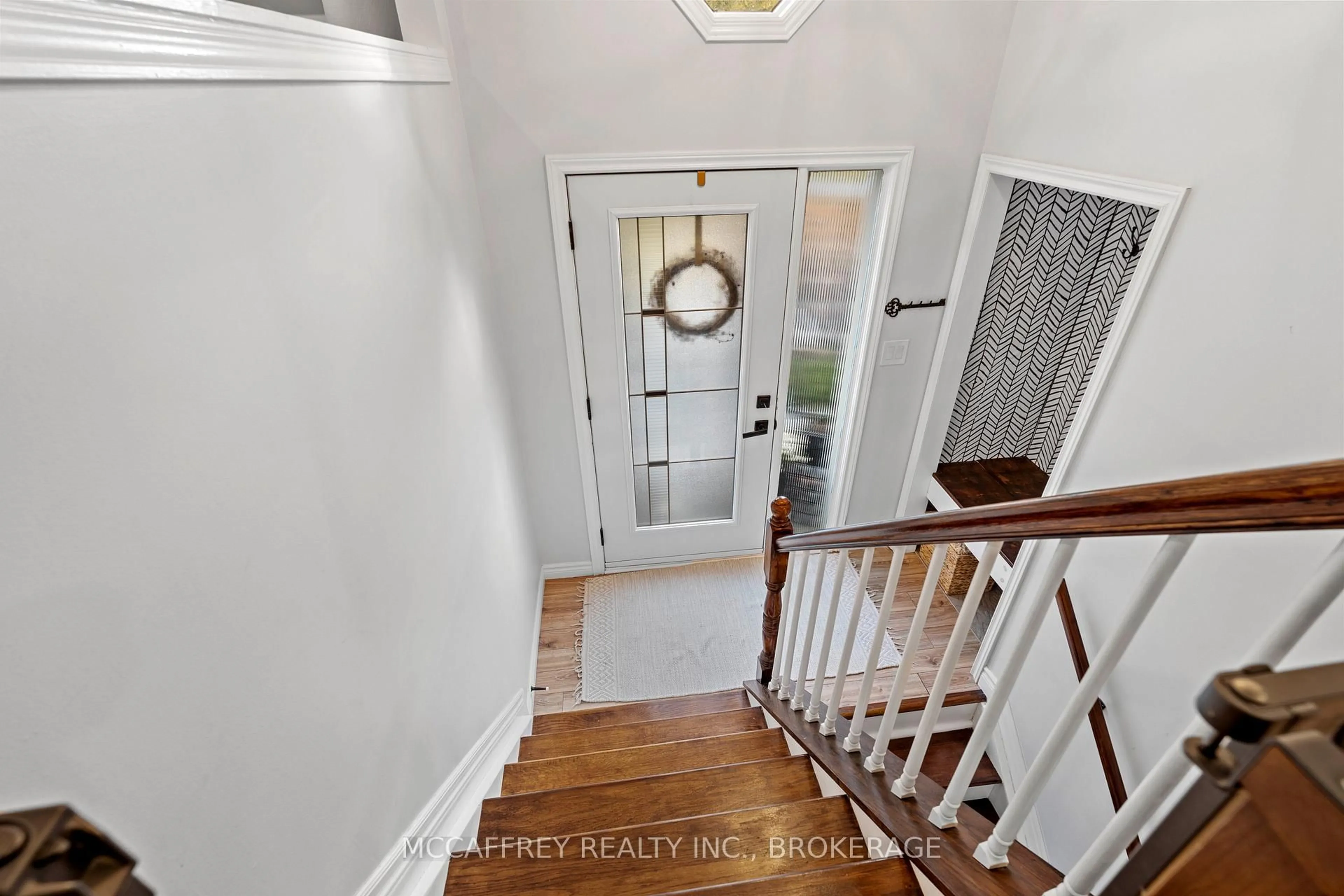 Indoor entryway for 84 SOUTHWOOD Cres, Plantagenet Ontario K7R 3L2
