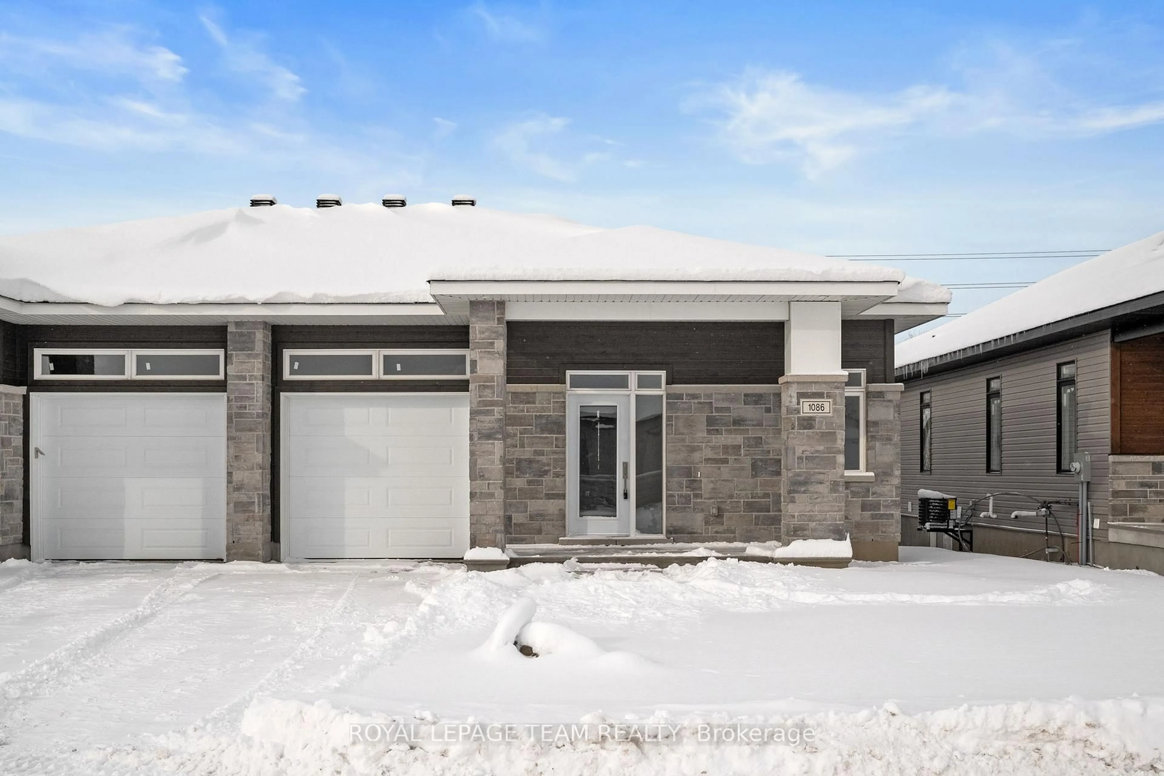 Home with brick exterior material, street for 1086 Moore St, Brockville Ontario K6V 0H2