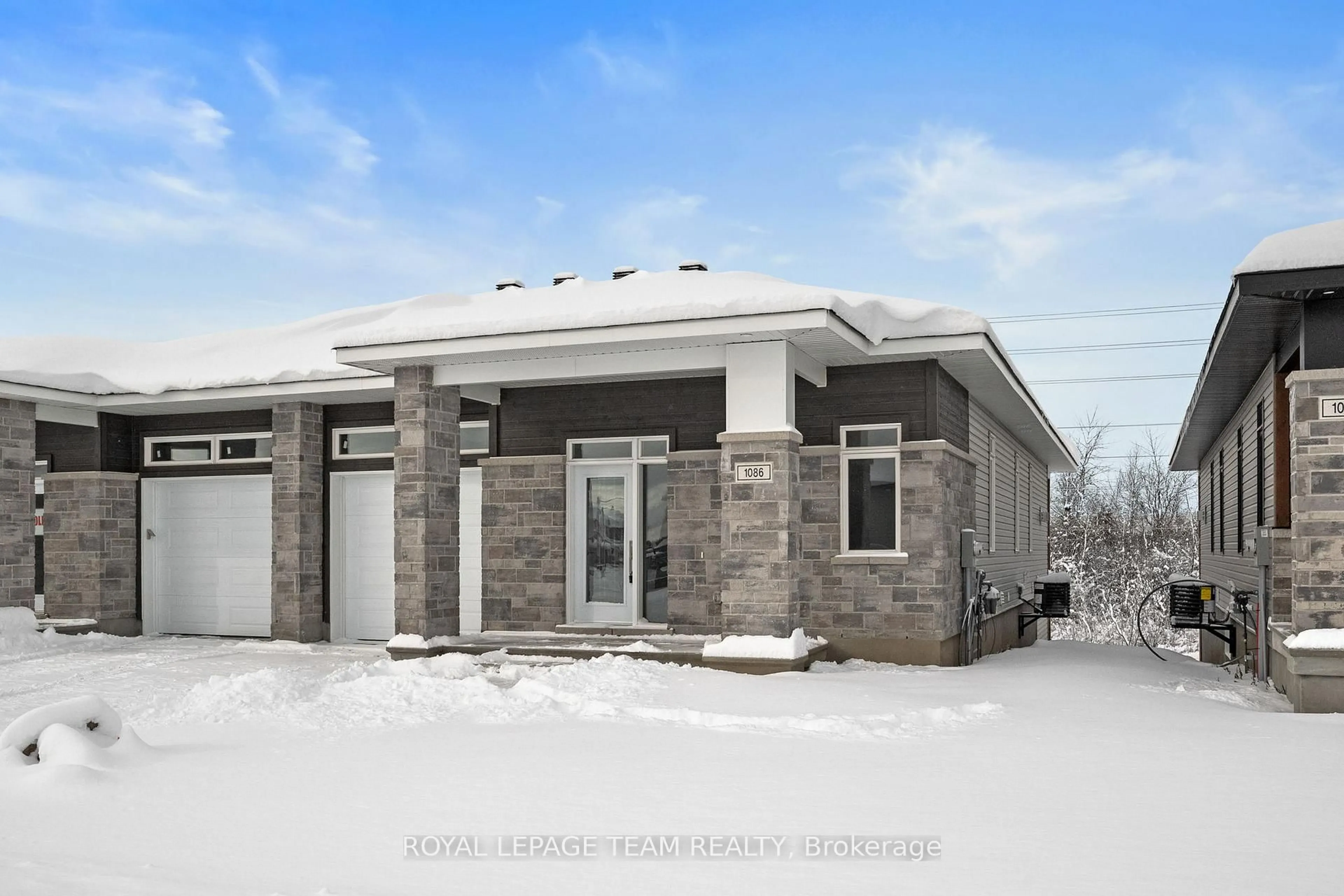 Home with brick exterior material, building for 1086 Moore St, Brockville Ontario K6V 0H2